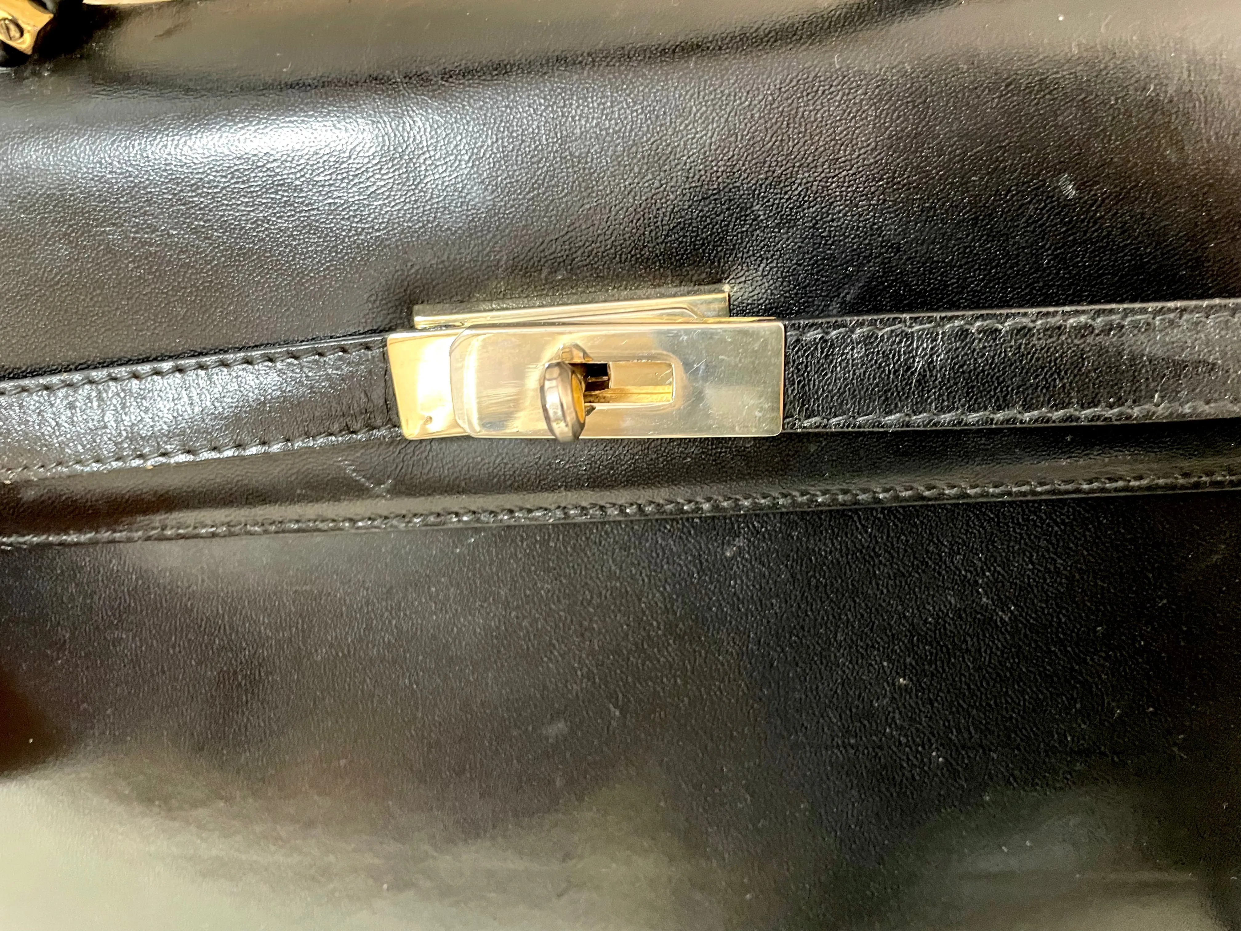 80's vintage BALLY black boxcalf leather kelly bag. Classic masterpiece handbag. 051203m1