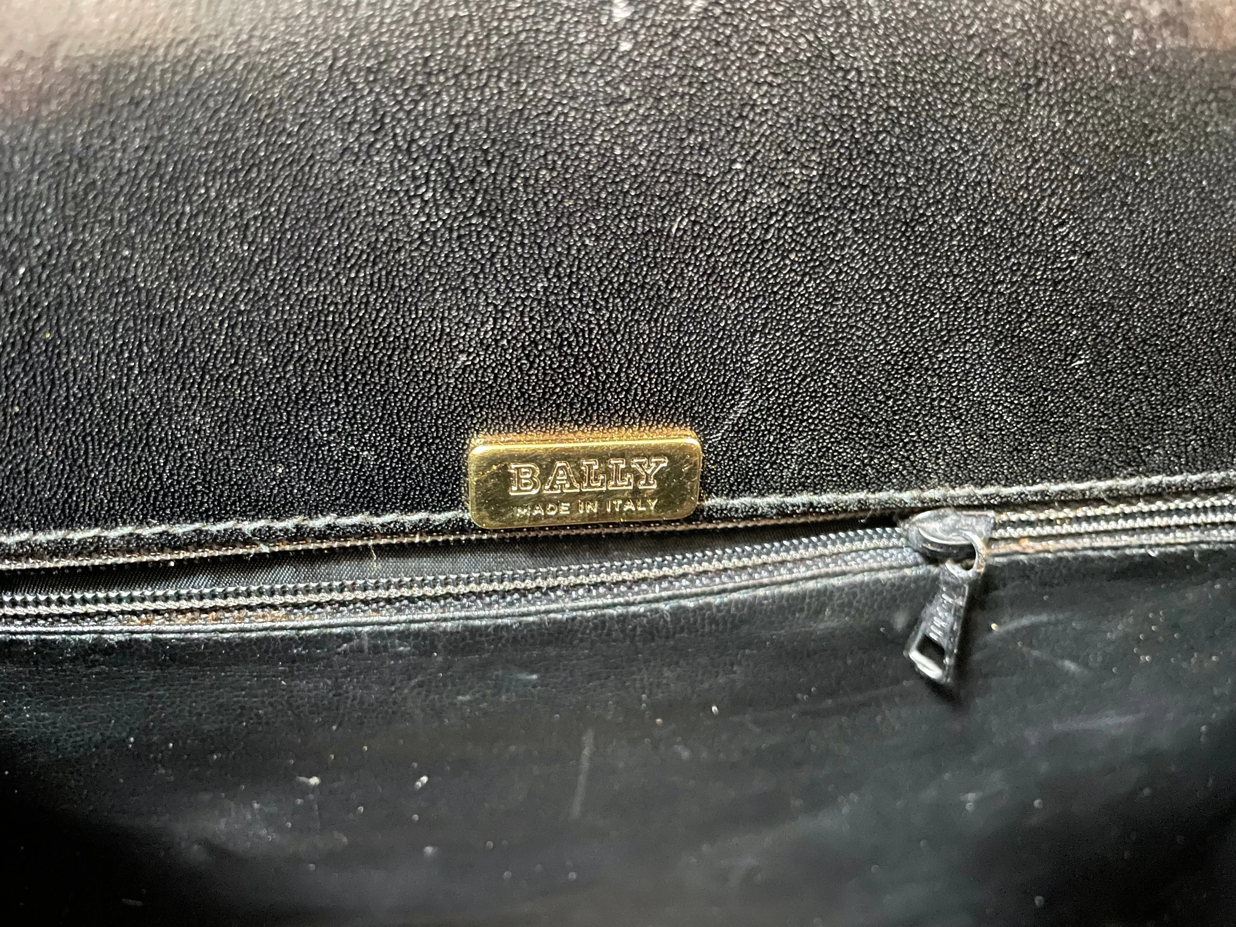 80's vintage BALLY black boxcalf leather kelly bag. Classic masterpiece handbag. 051203m1