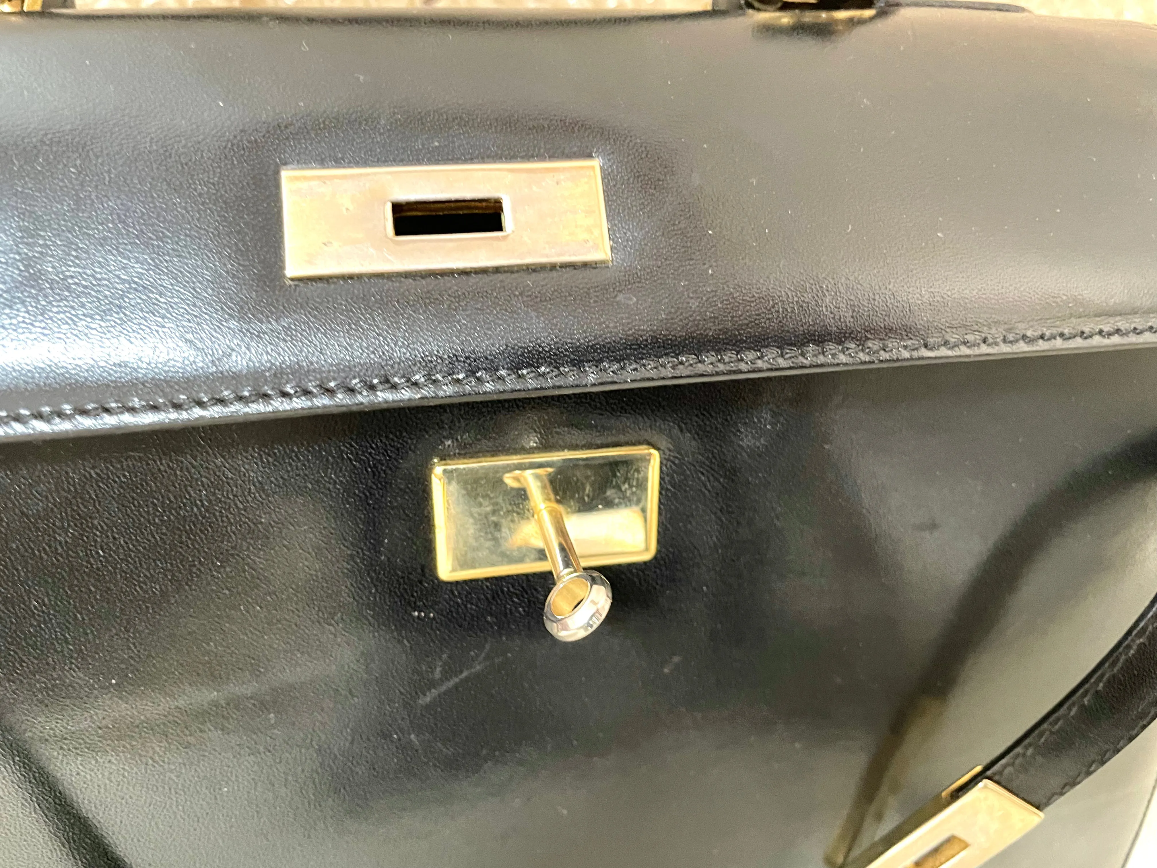 80's vintage BALLY black boxcalf leather kelly bag. Classic masterpiece handbag. 051203m1