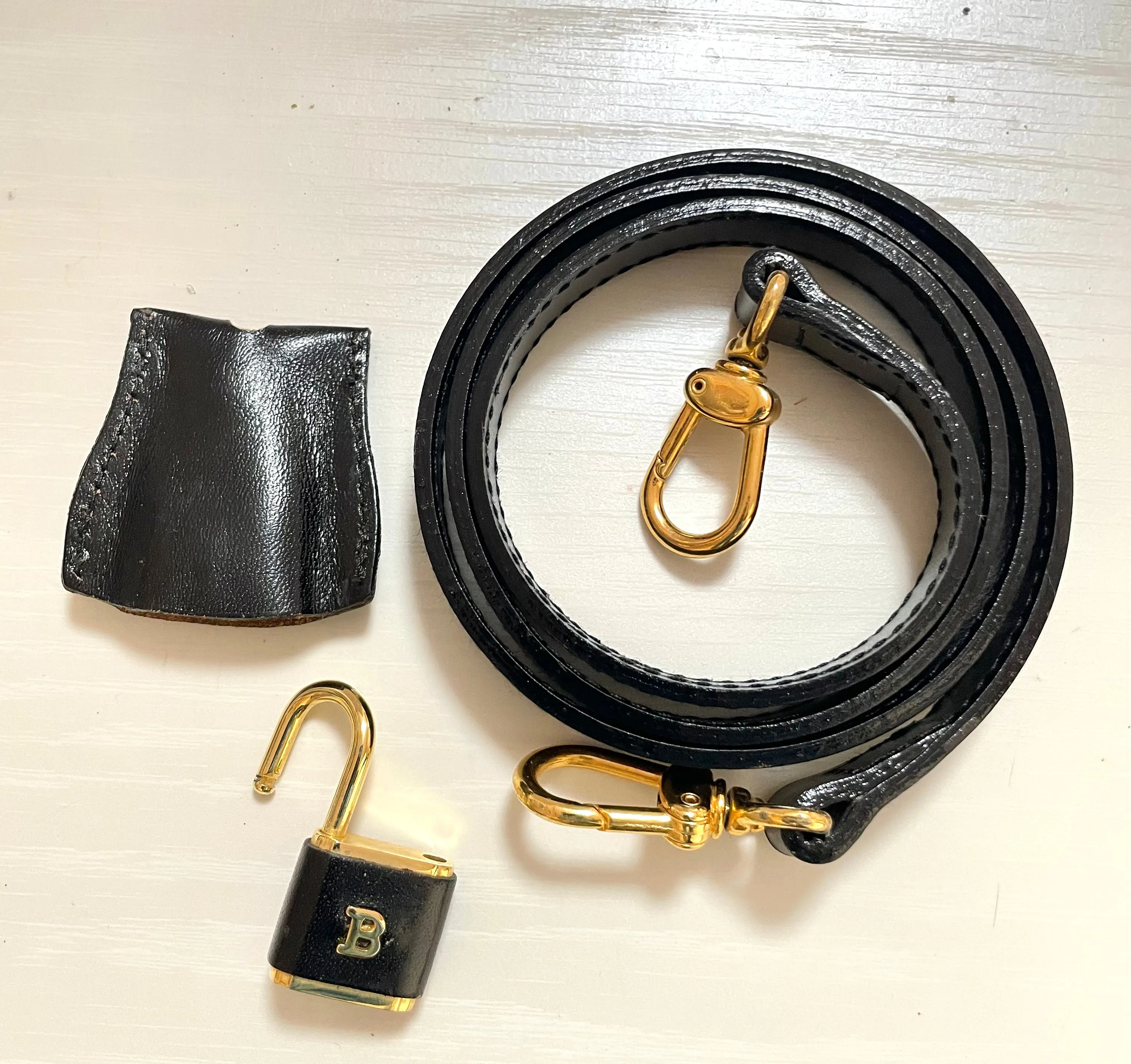 80's vintage BALLY black boxcalf leather kelly bag. Classic masterpiece handbag. 051203m1