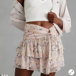 Anthropologie Ruched Floral Mini Skirt size medium