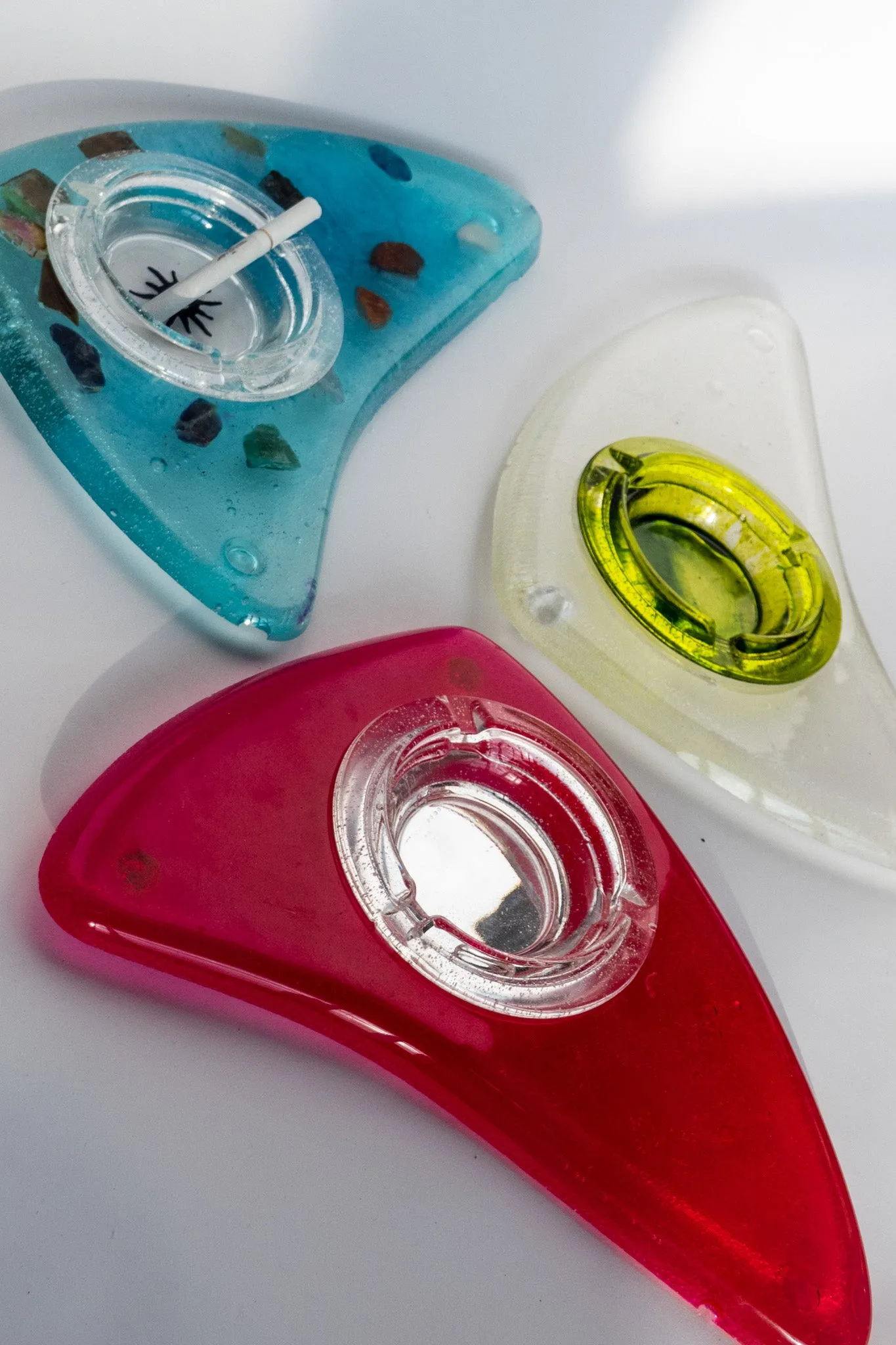 ATOMIC RESIN ASHTRAY | HOT PINK