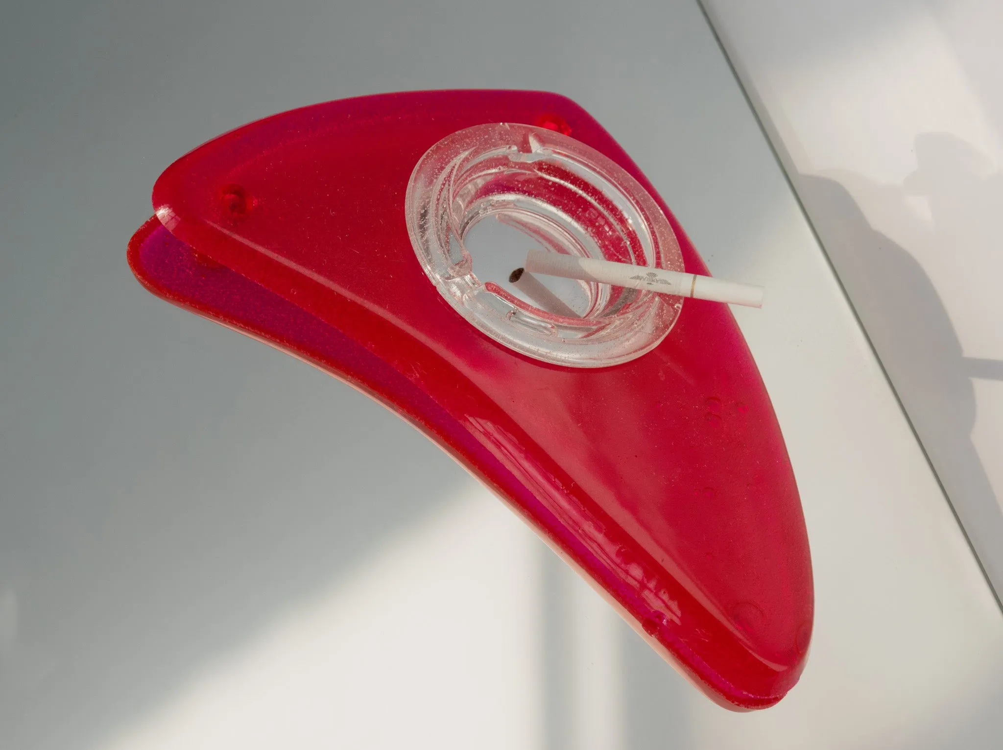 ATOMIC RESIN ASHTRAY | HOT PINK