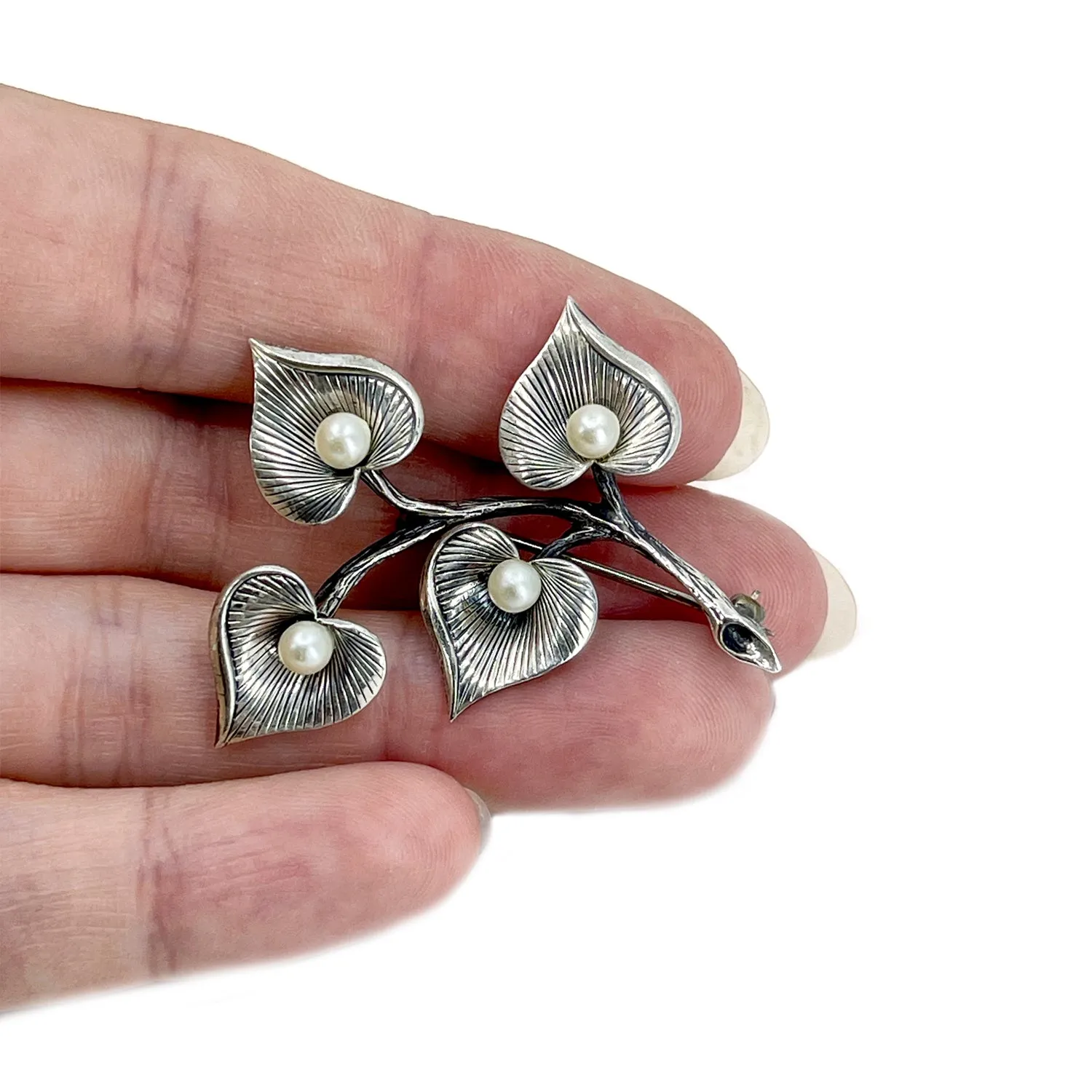 Beau Vintage Japanese Saltwater Cultured Akoya Pearl Floral Spade Brooch- Sterling Silver