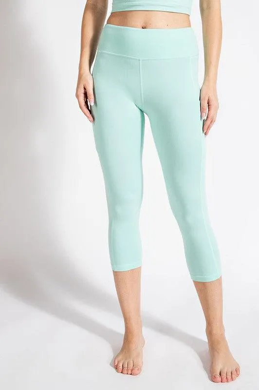 CAPRI LENGTH YOGA LEGGINGS WITH POCKETS