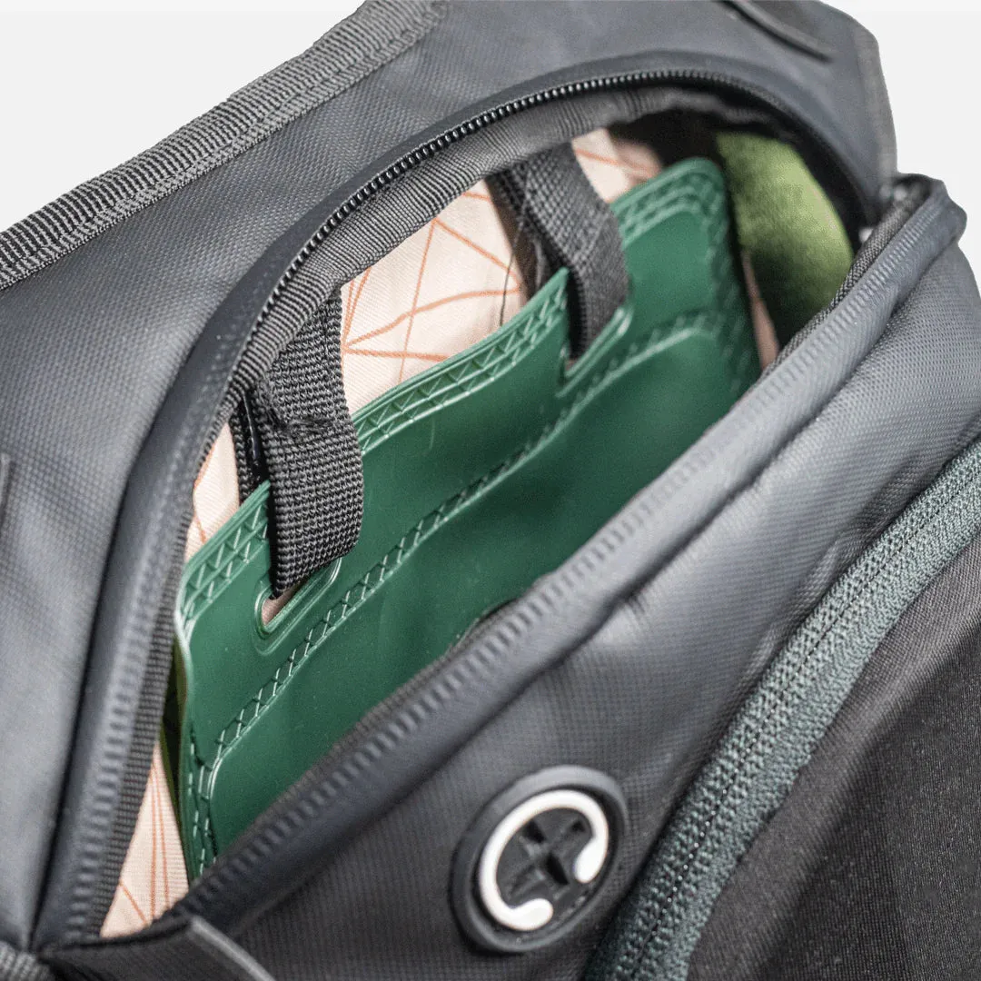 Carbonado Y-07 Hydration Pac - Black