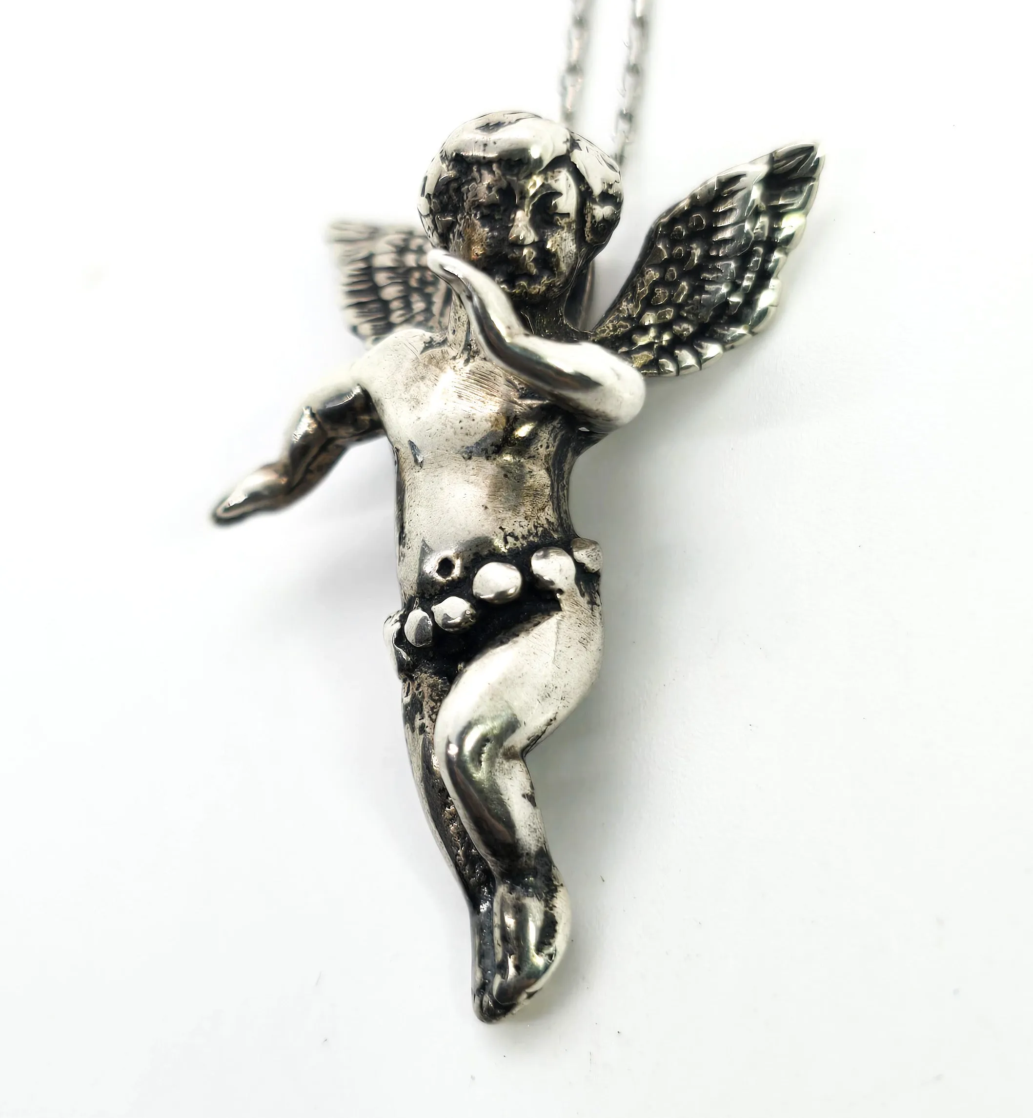 Cherub flying baby angel Putto Cupid vintage sterling silver pendant necklace
