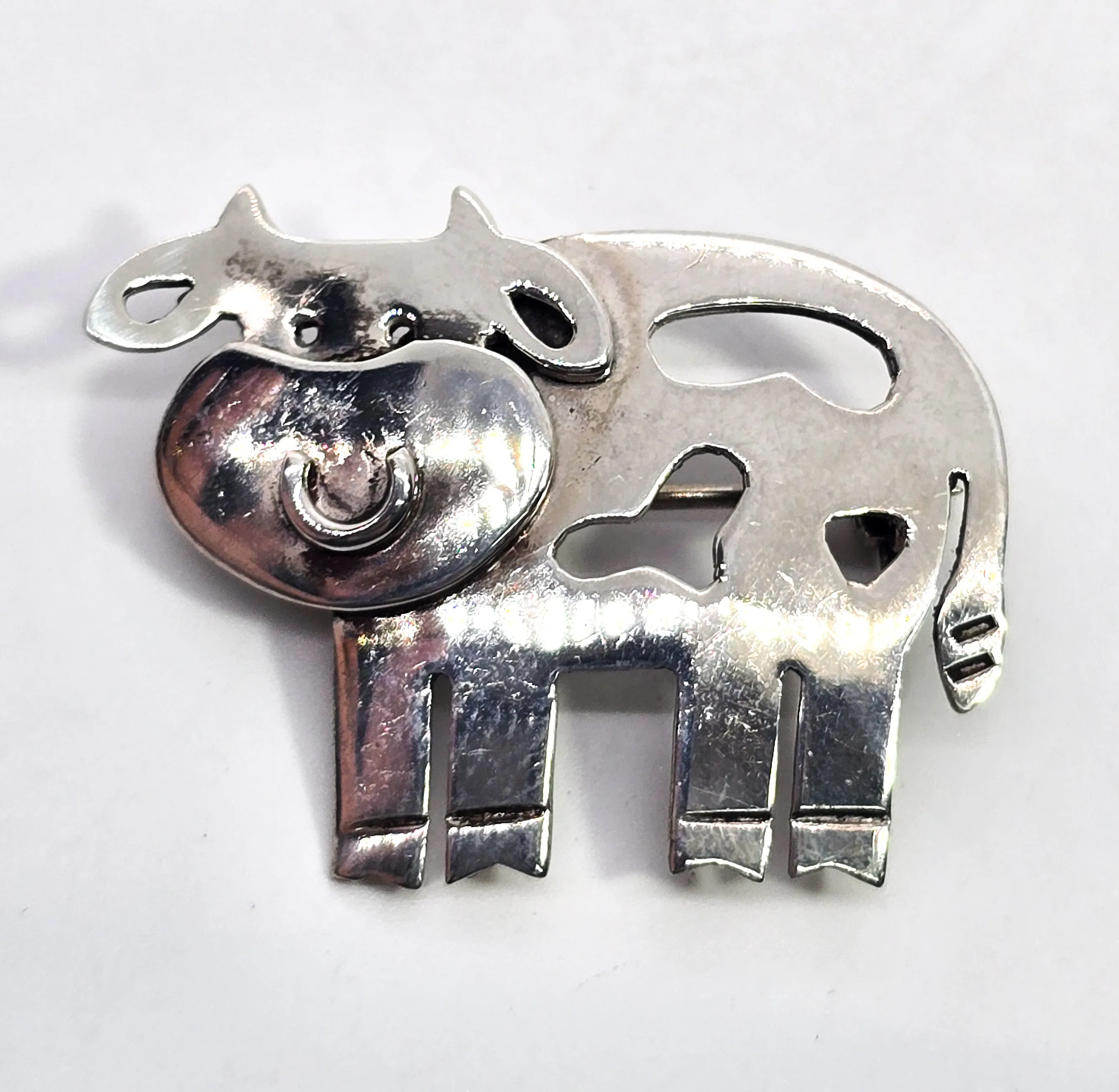 Cow Cattle figural farm animal vintage sterling silver SU Brooch