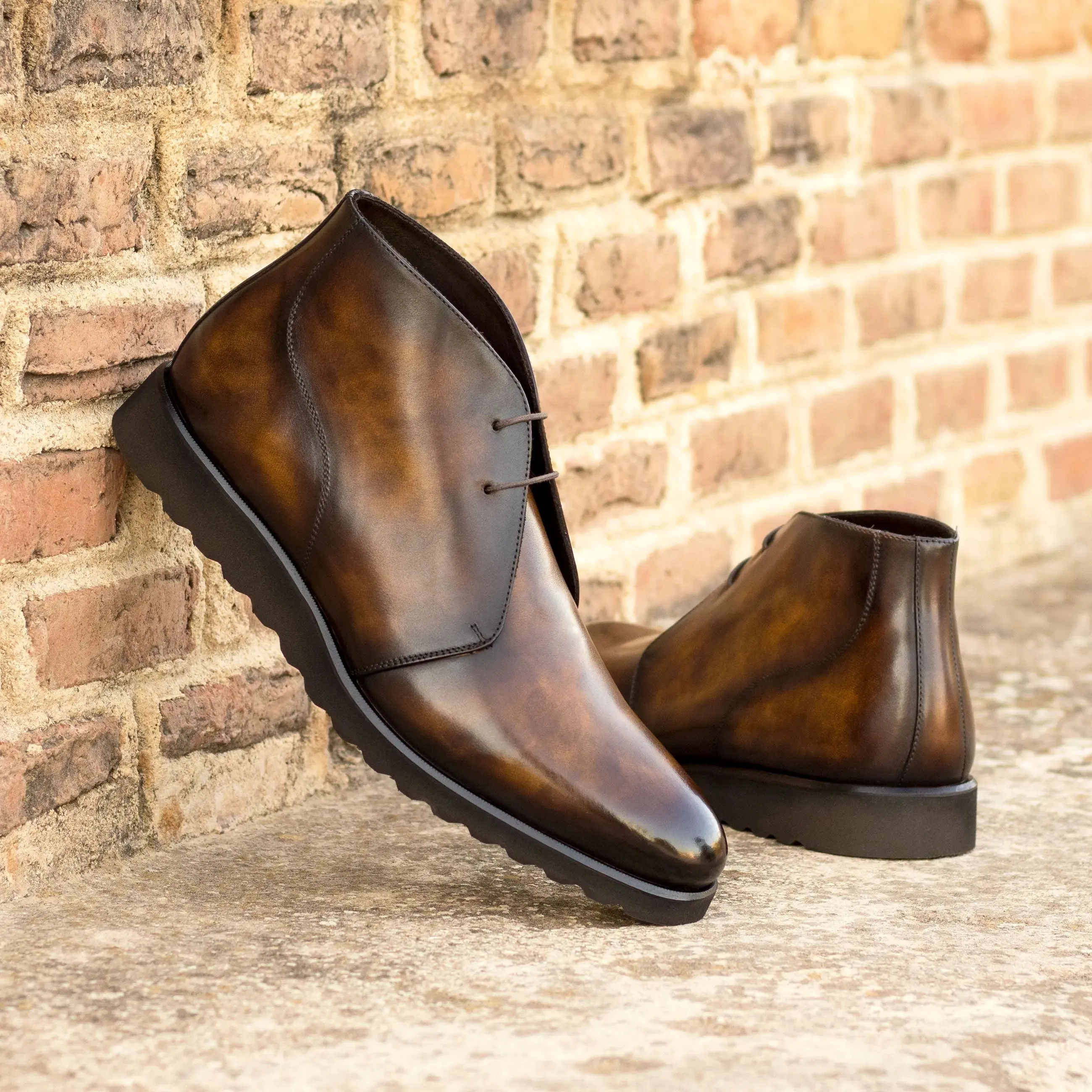 DapperFam Vivace in Tobacco Men's Hand-Painted Patina Chukka