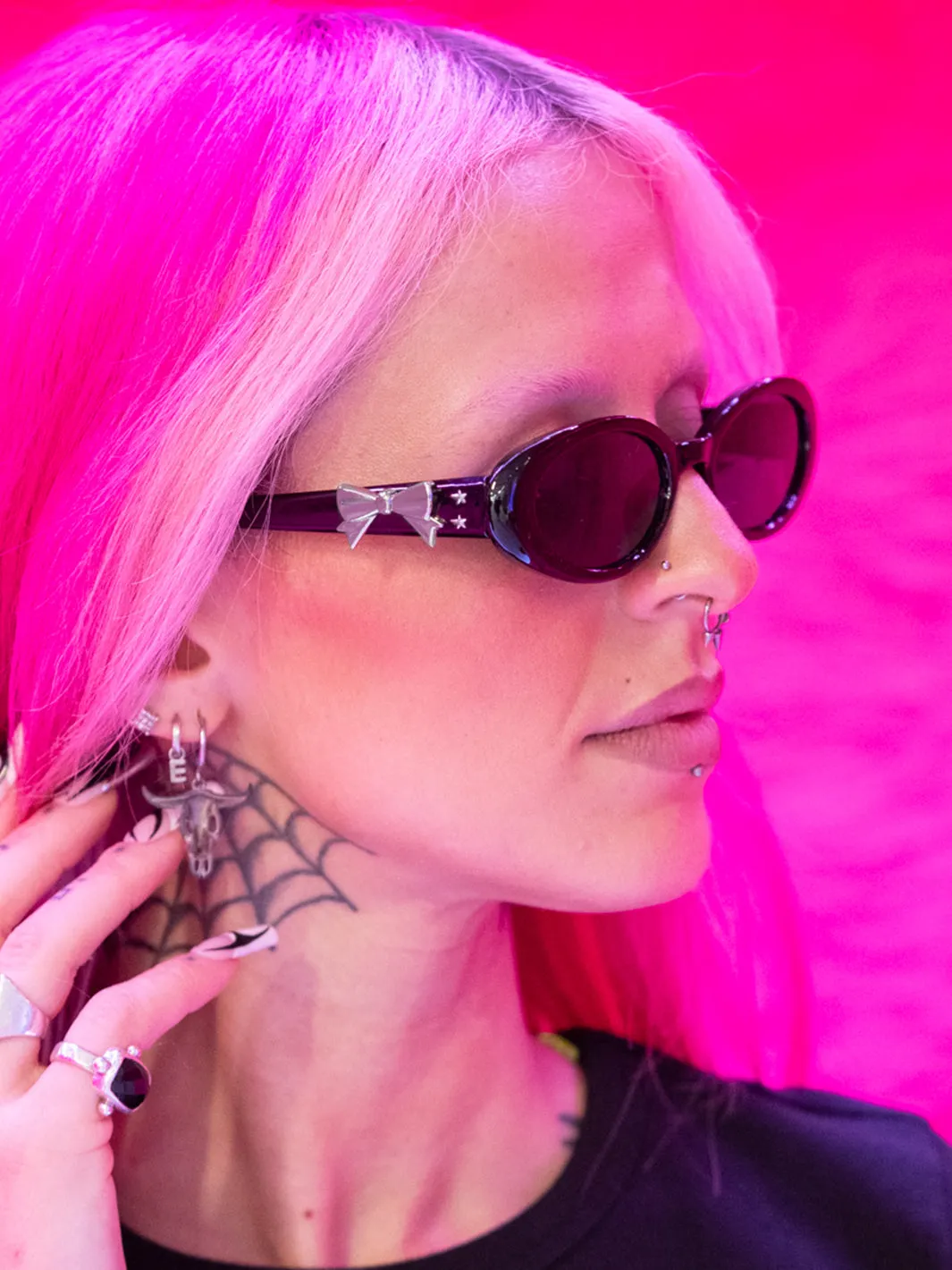 DEMURE SHADES - BLACK