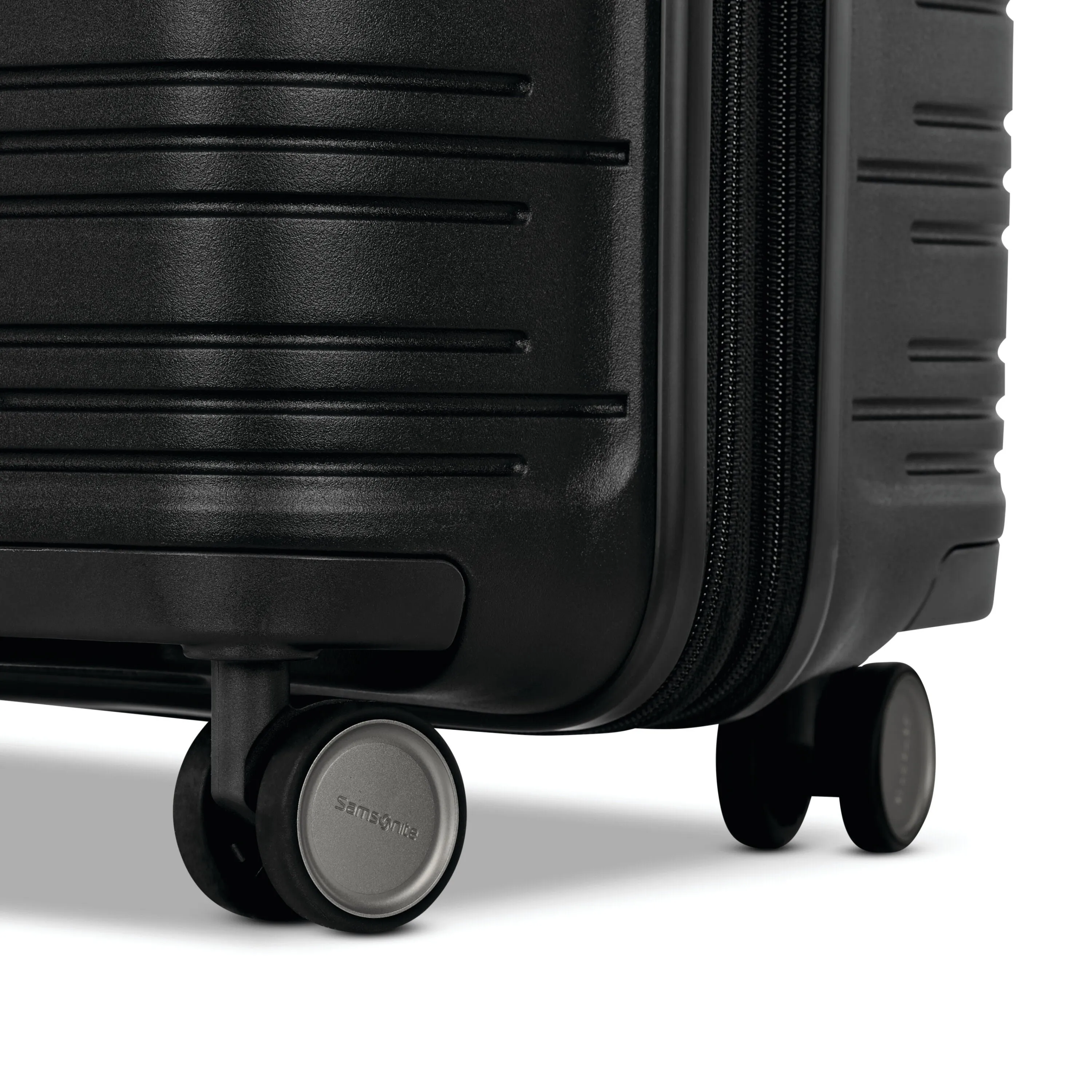 Elevation Plus Large Spinner Luggage