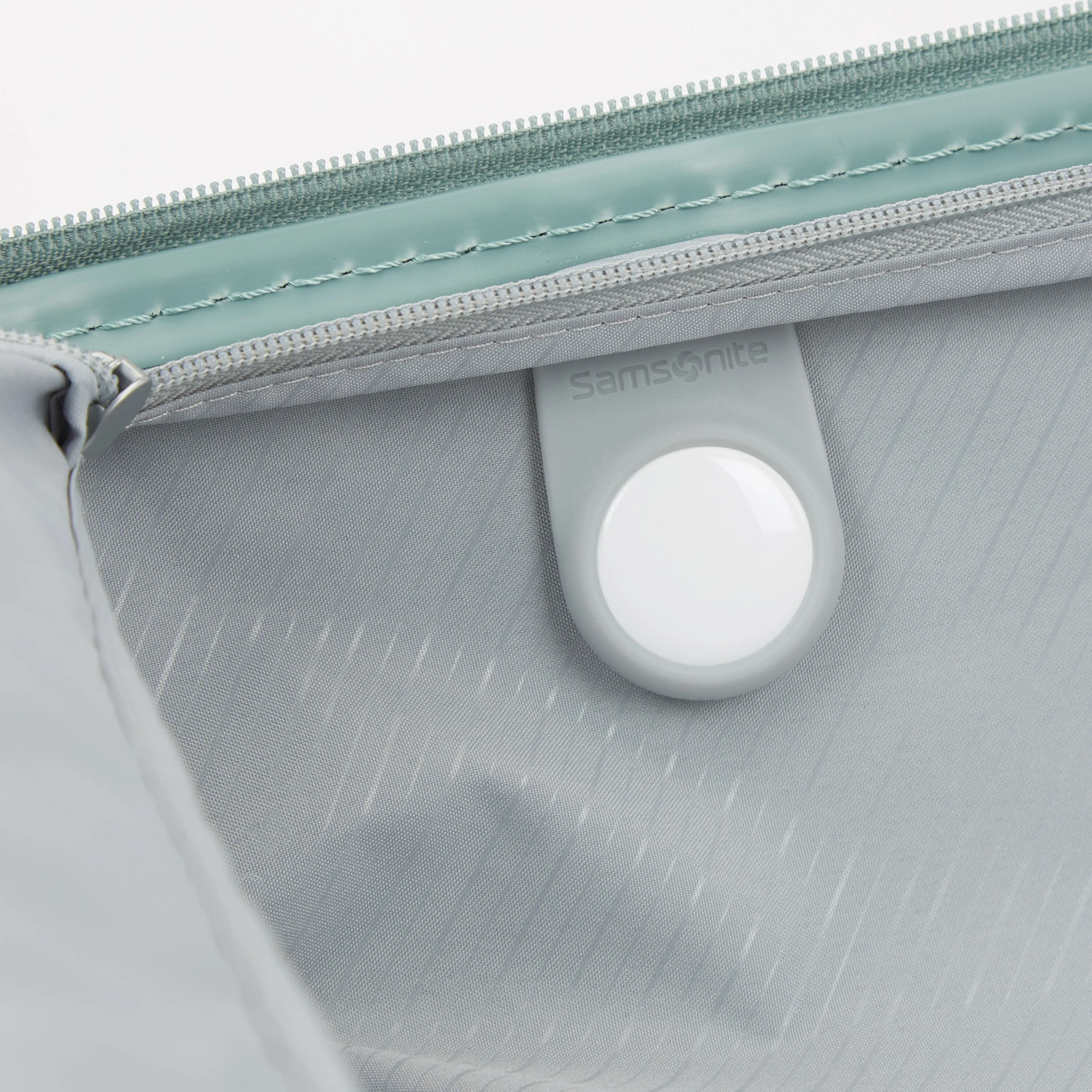 Elevation Plus Large Spinner Luggage