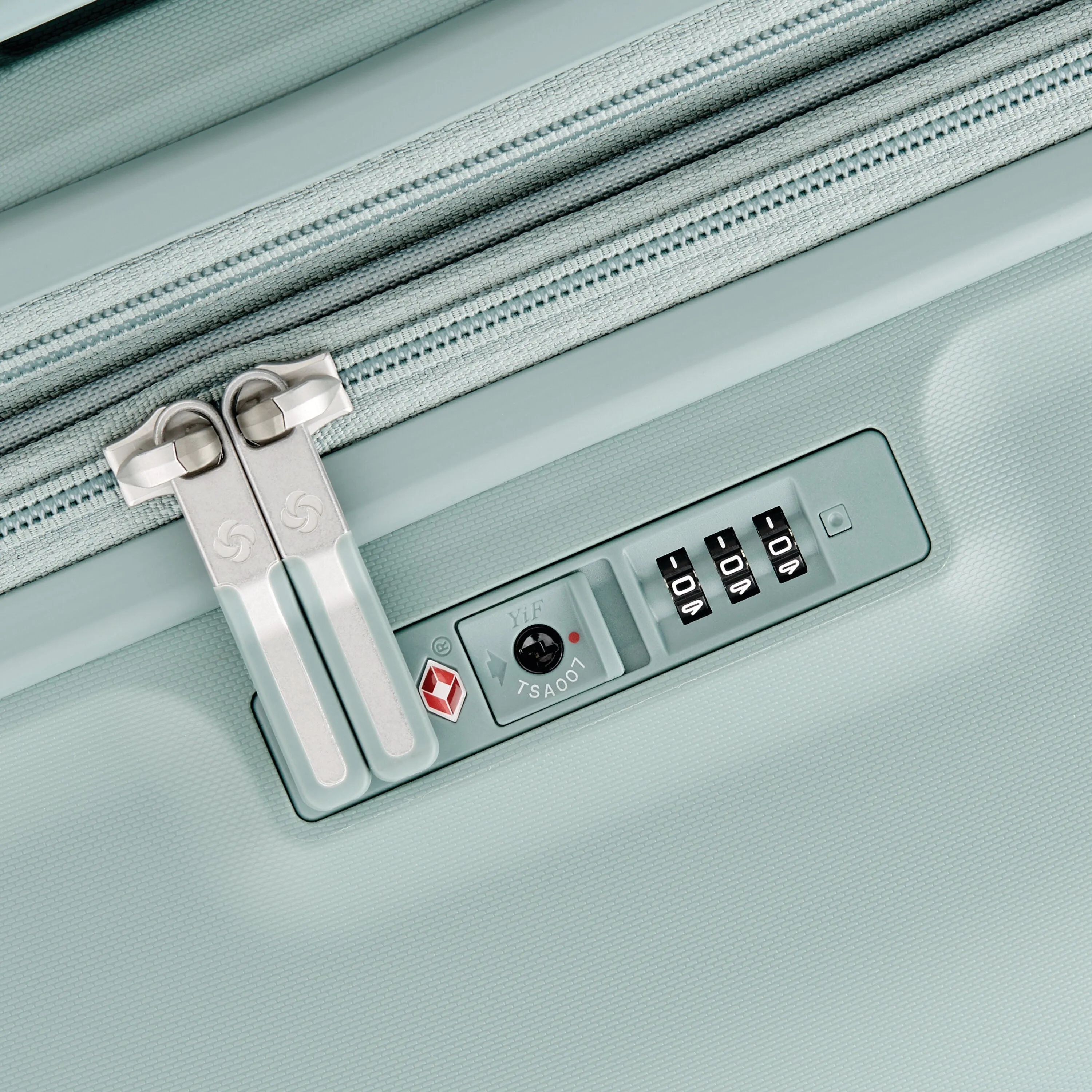 Elevation Plus Large Spinner Luggage