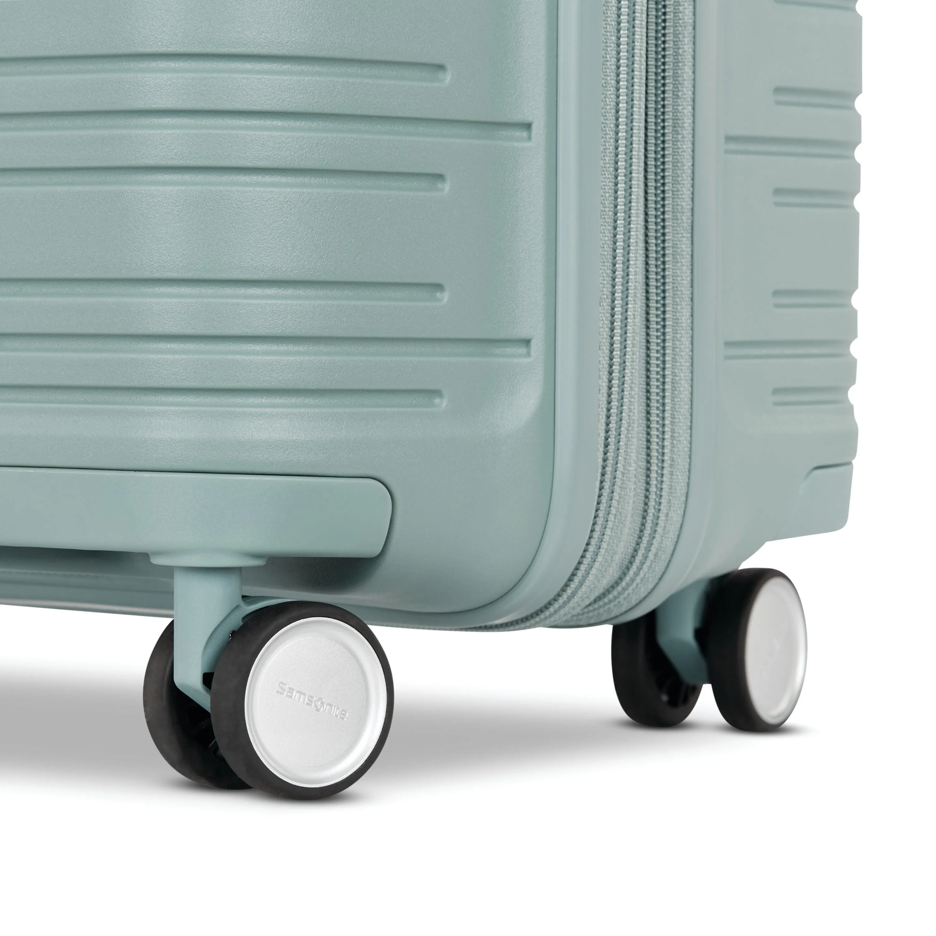 Elevation Plus Large Spinner Luggage