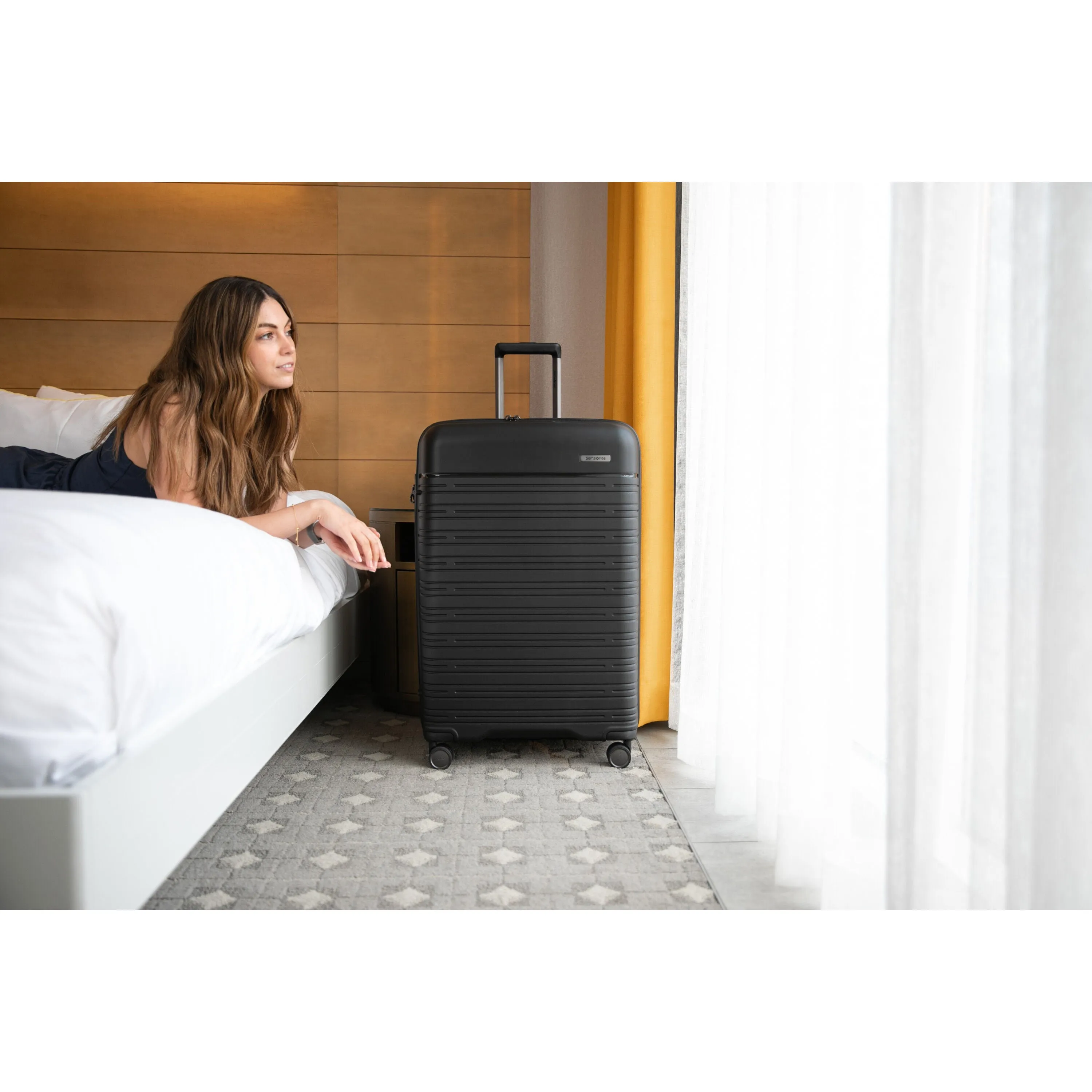 Elevation Plus Large Spinner Luggage