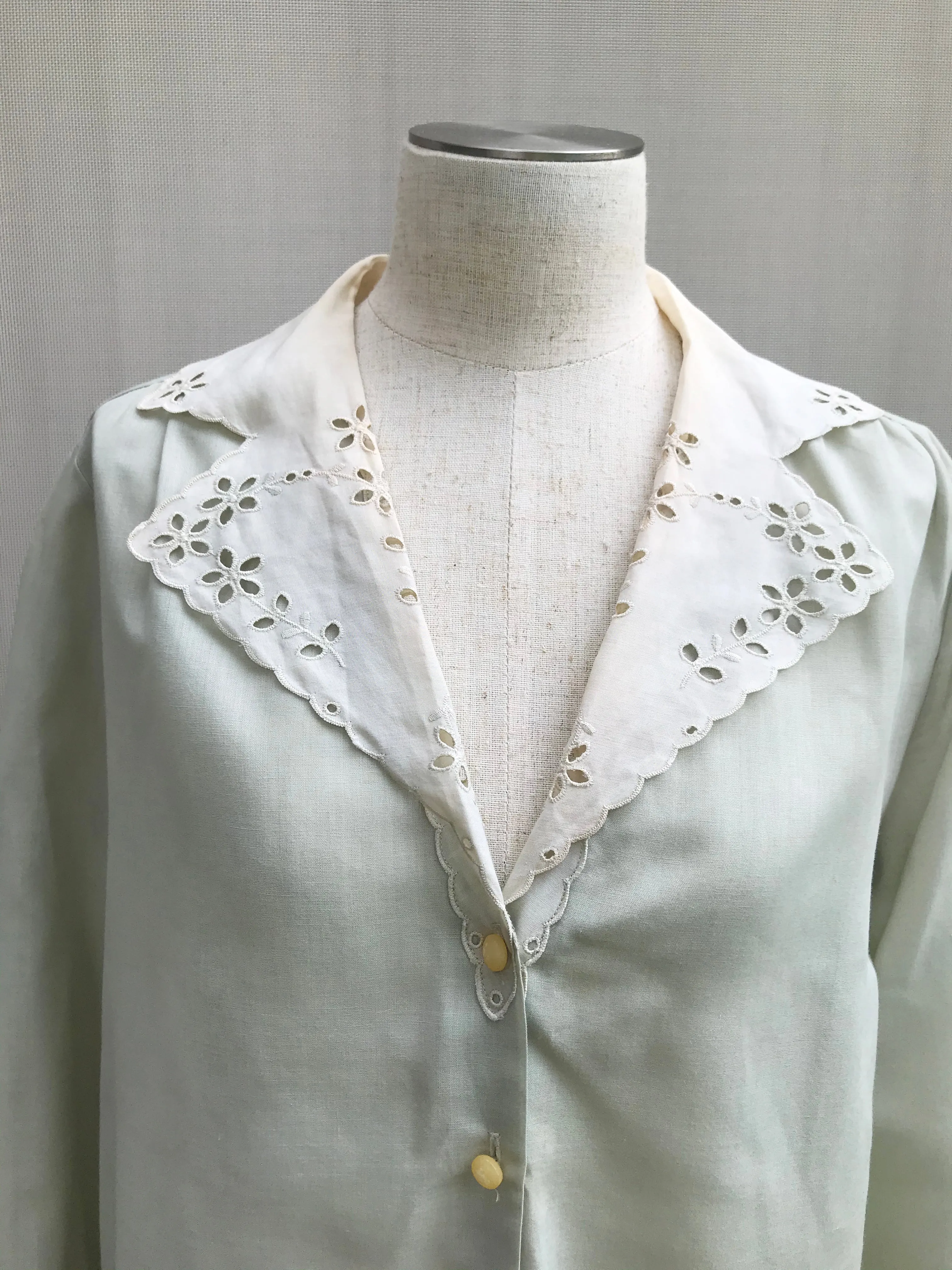 Embroidery Collar Classic Blouse