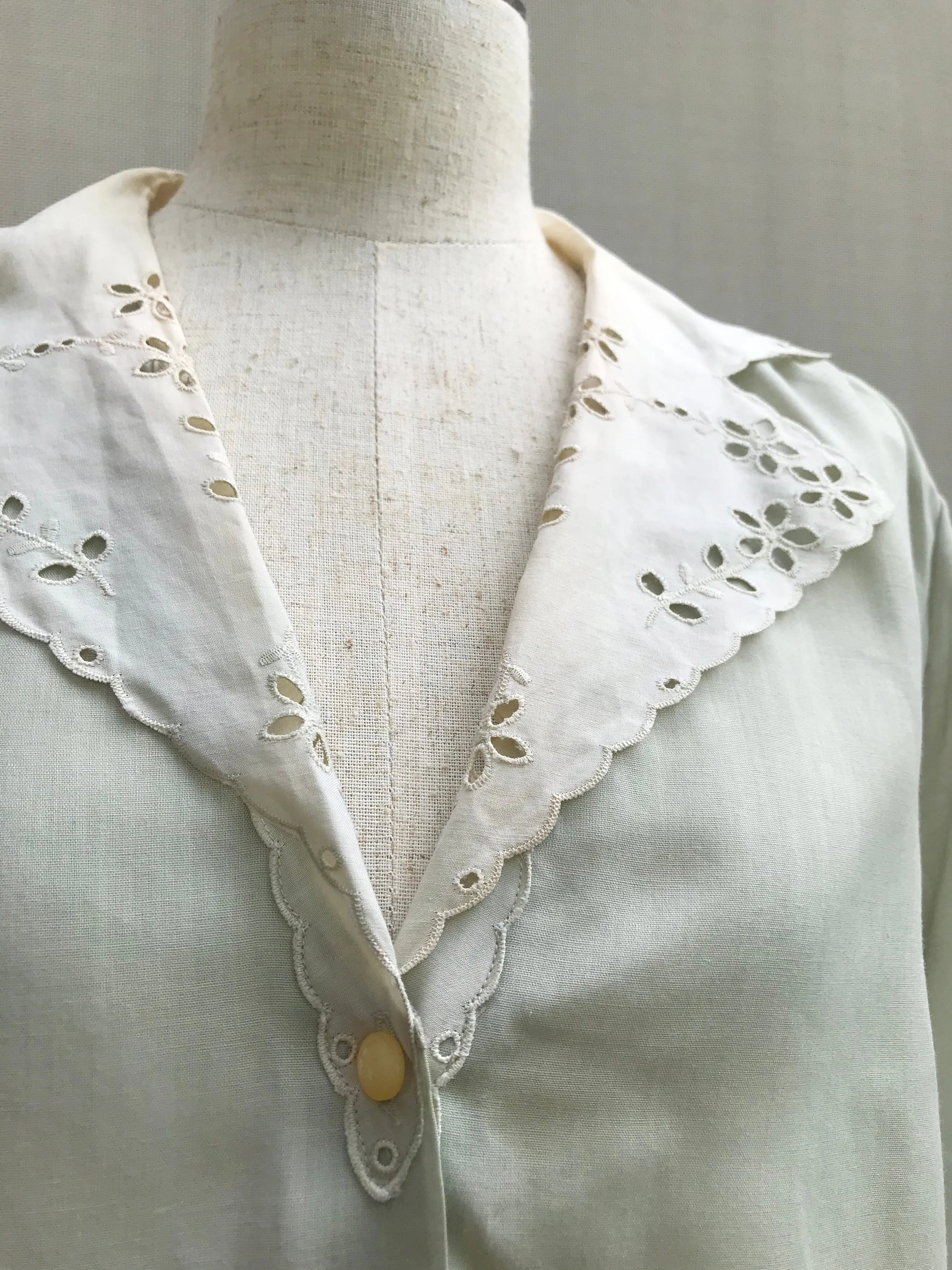 Embroidery Collar Classic Blouse