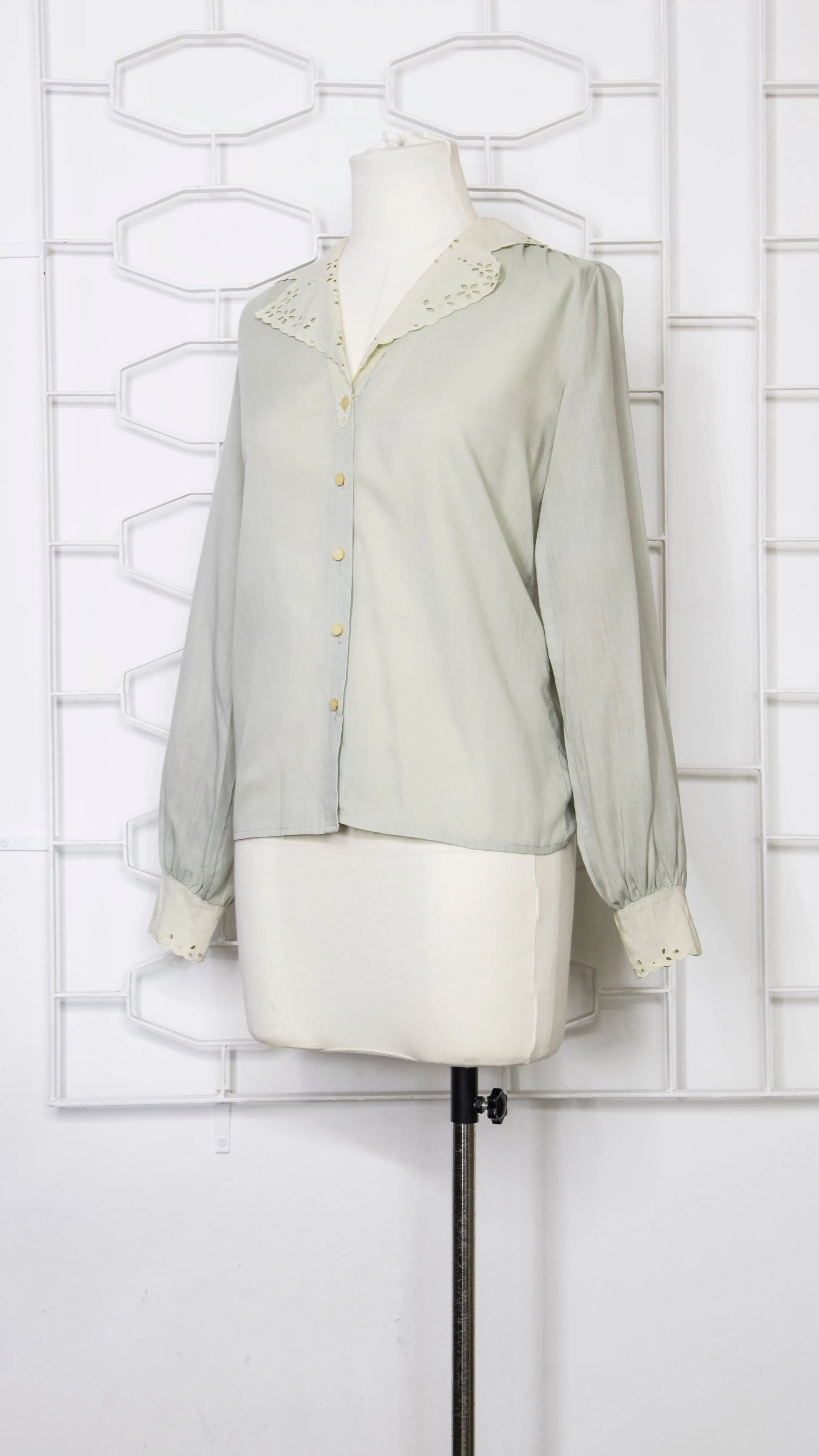 Embroidery Collar Classic Blouse