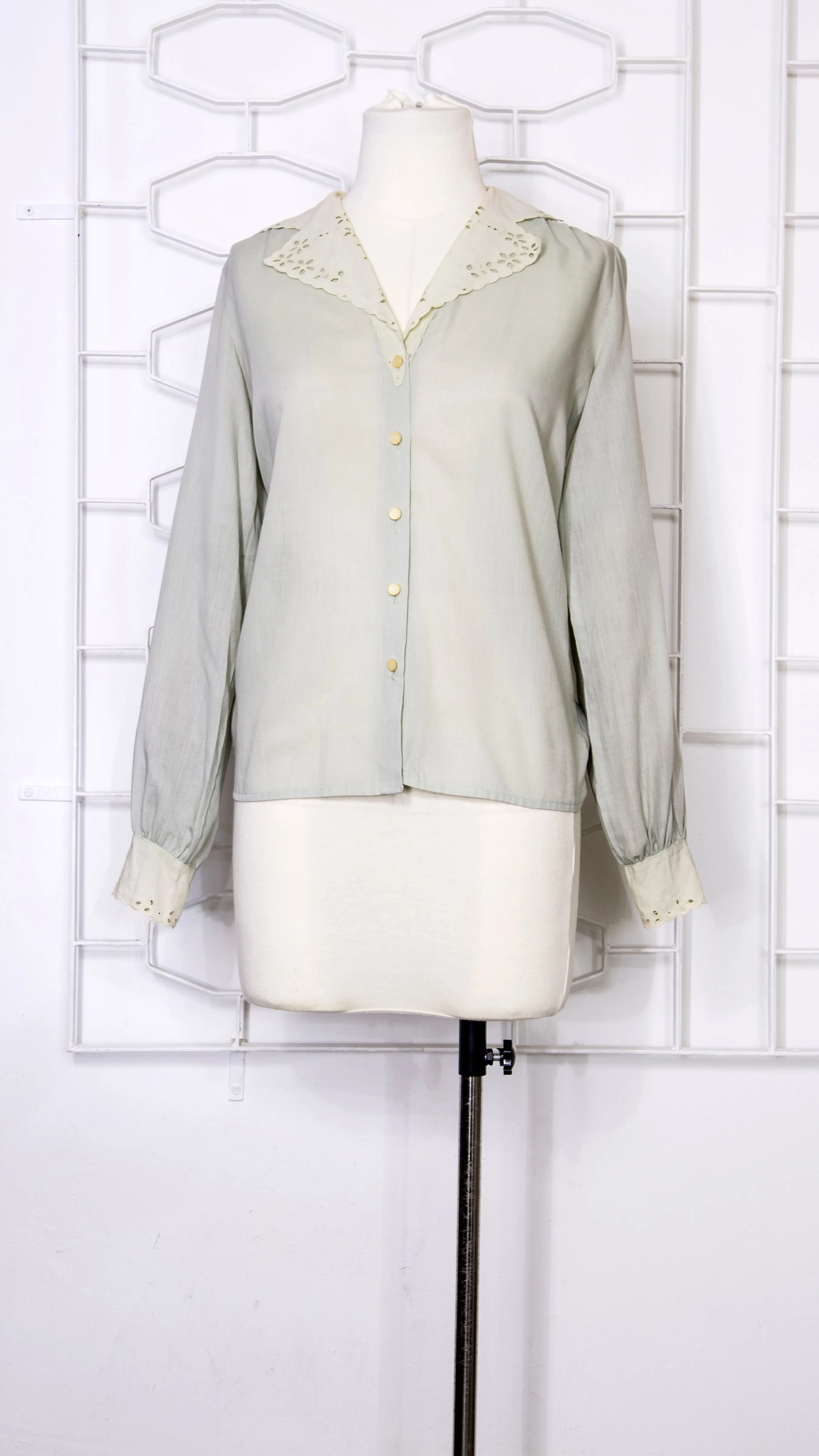 Embroidery Collar Classic Blouse