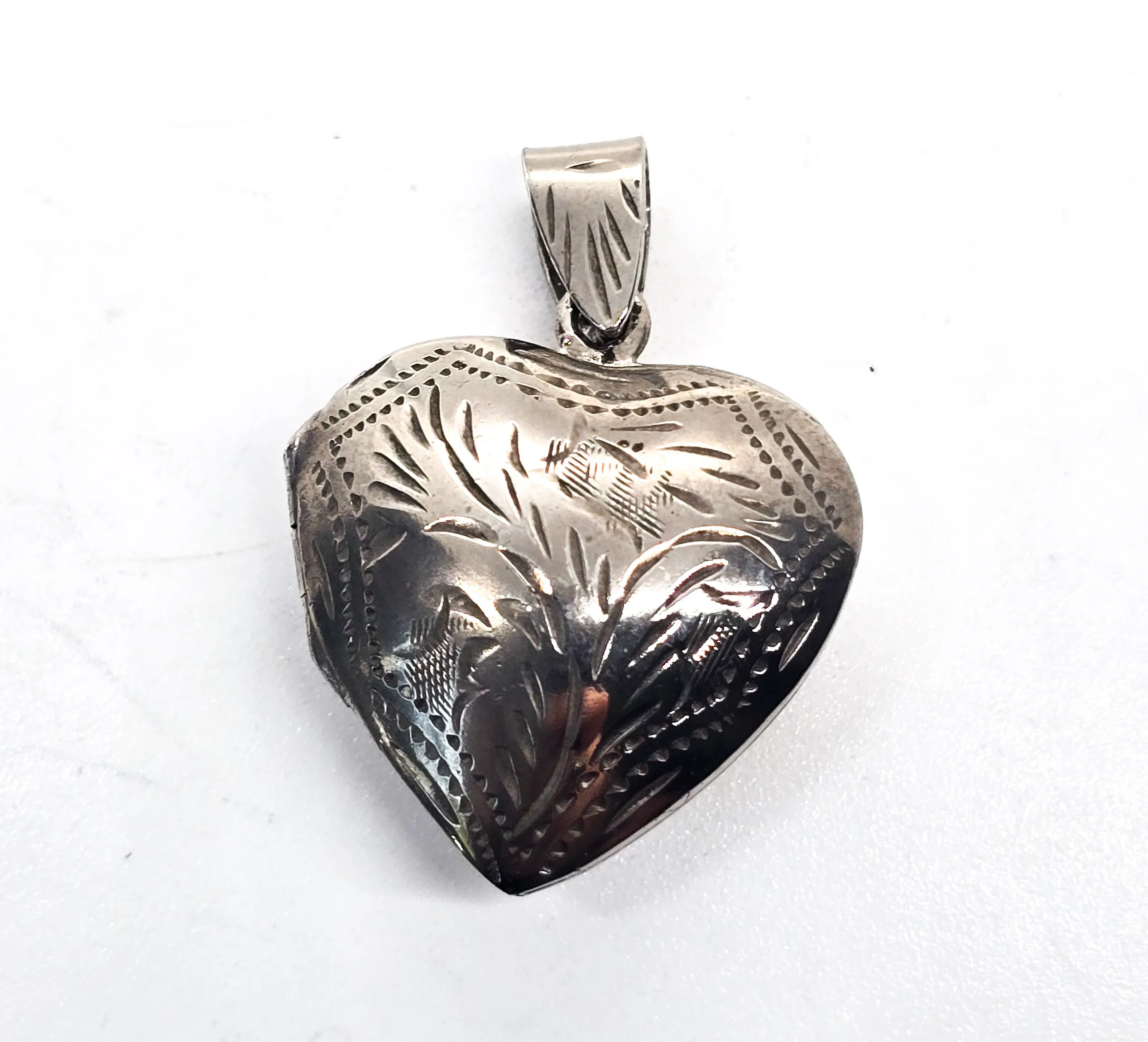 Etched Heart vintage locket sterling silver retro 1980's SD signed pendant