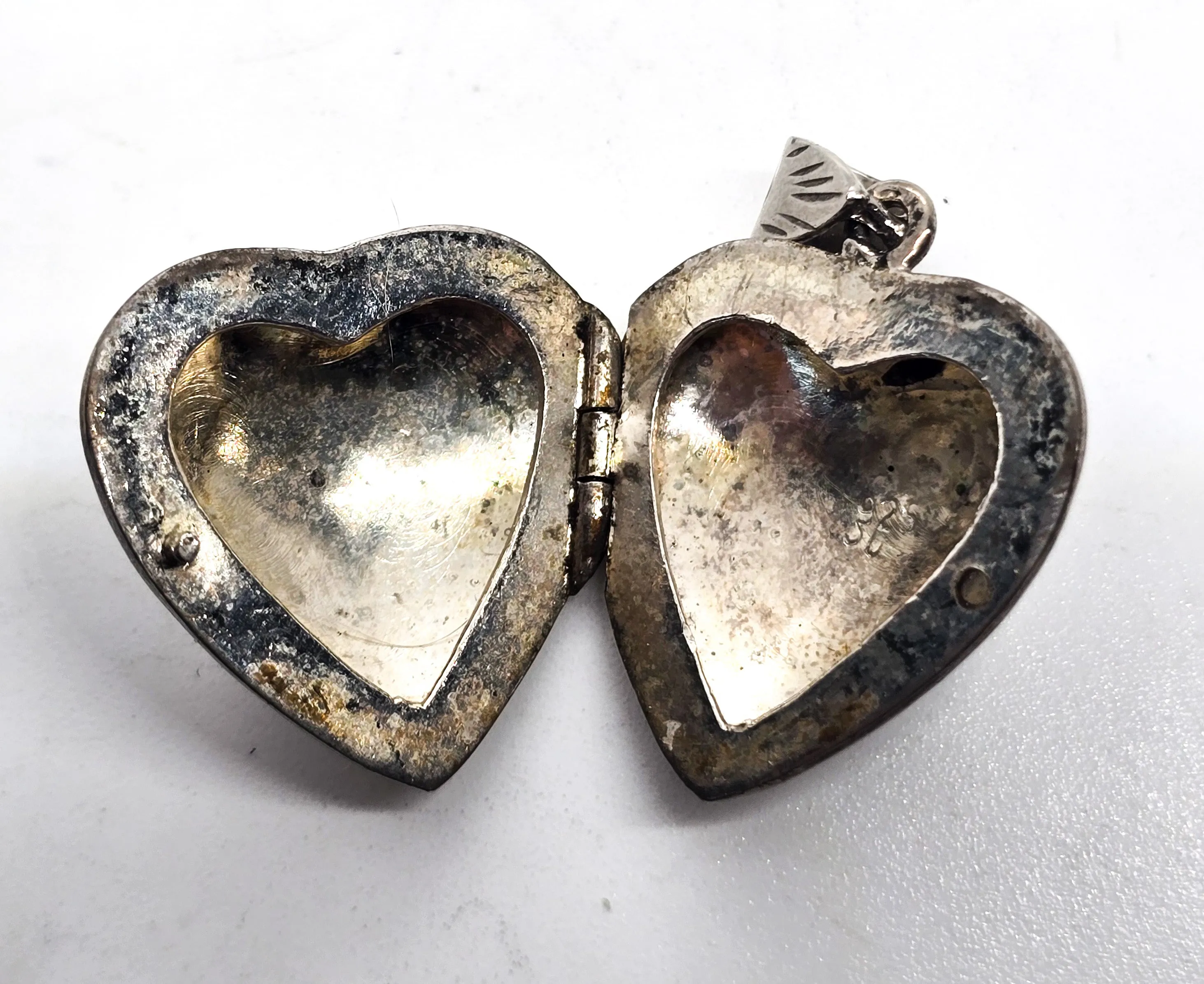 Etched Heart vintage locket sterling silver retro 1980's SD signed pendant