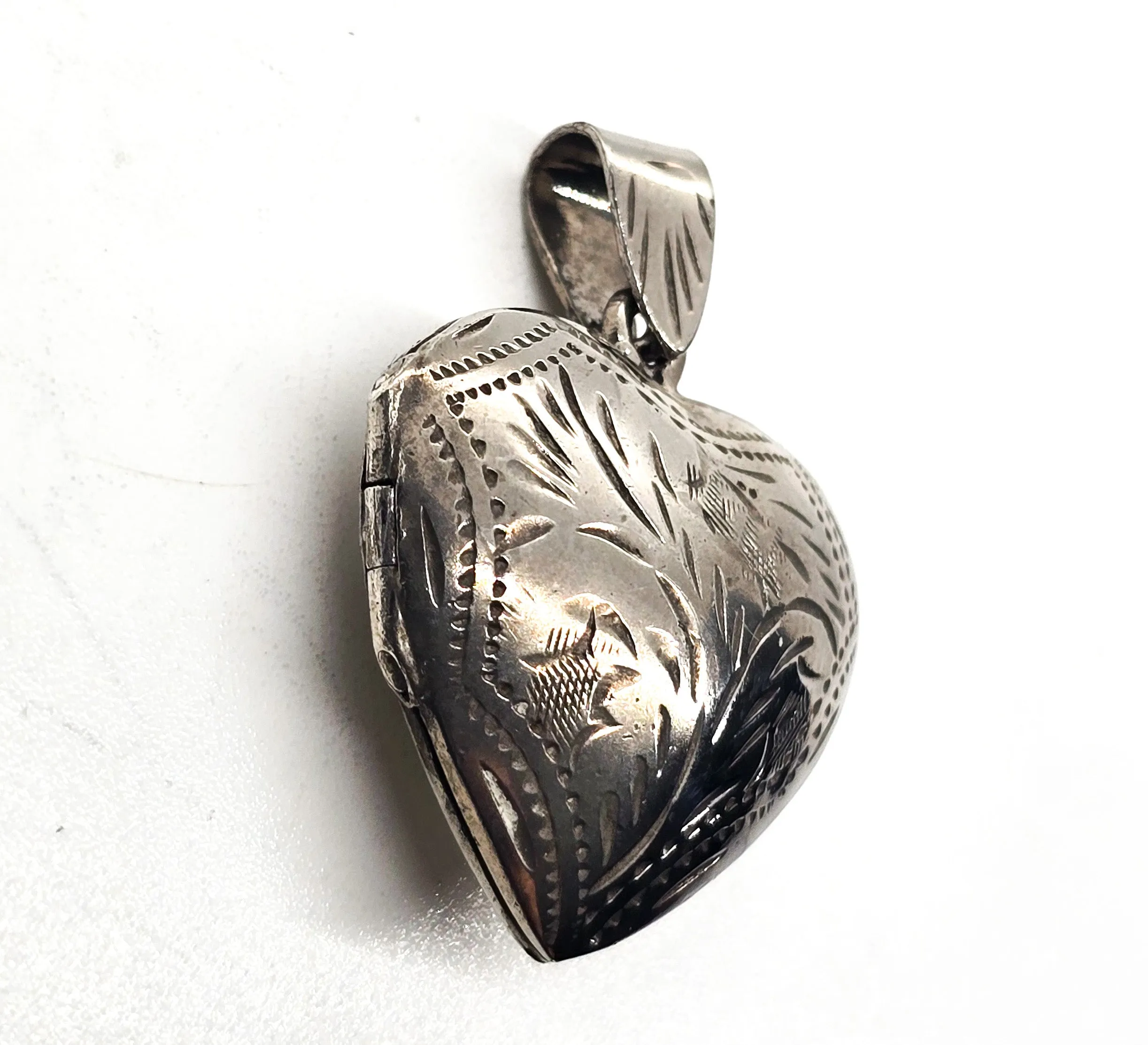 Etched Heart vintage locket sterling silver retro 1980's SD signed pendant