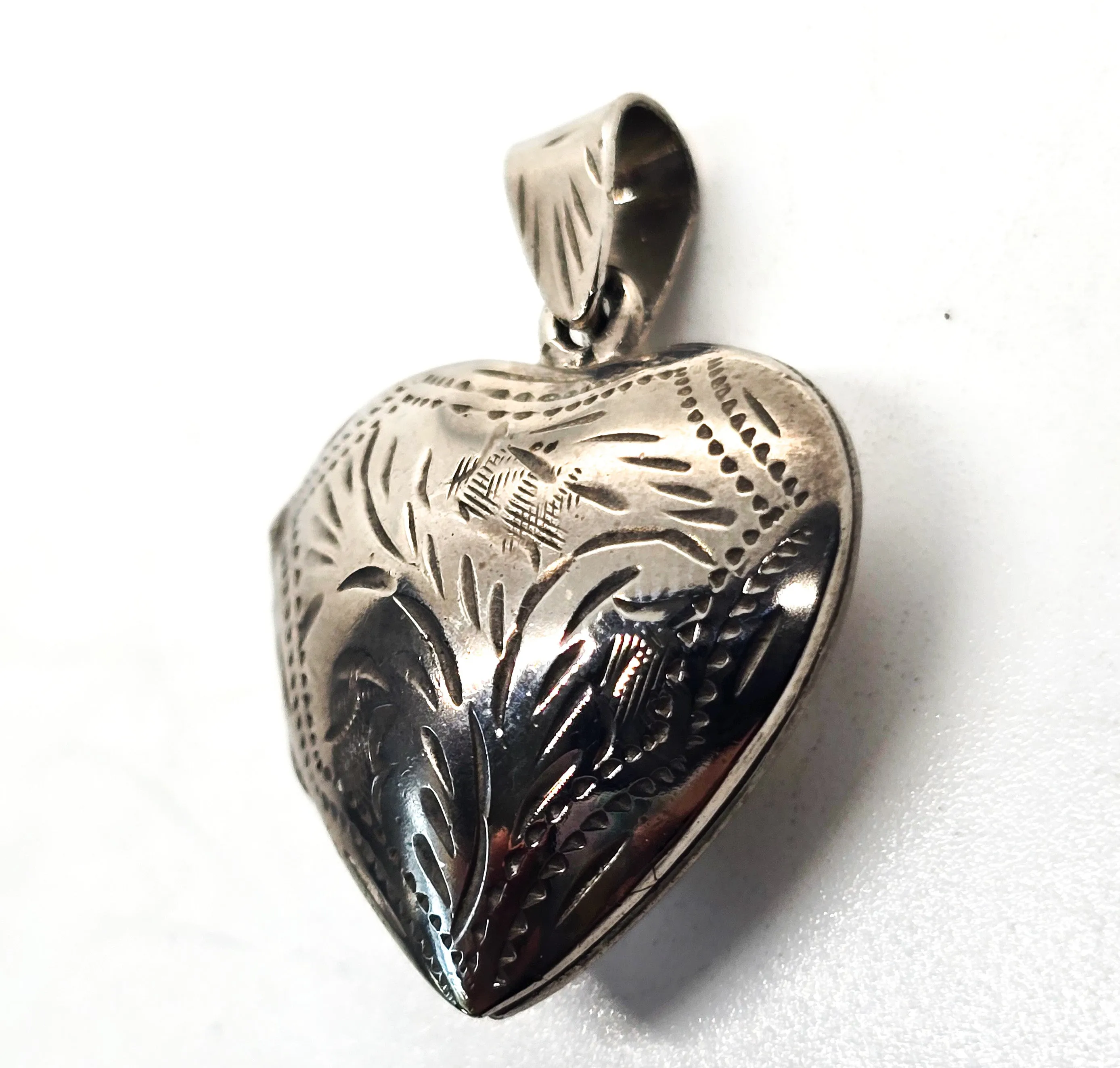 Etched Heart vintage locket sterling silver retro 1980's SD signed pendant