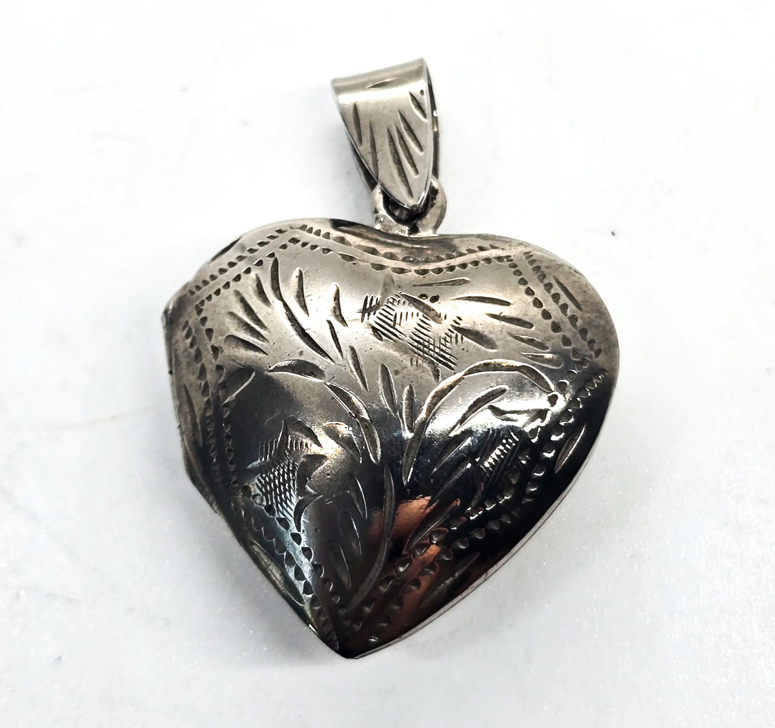 Etched Heart vintage locket sterling silver retro 1980's SD signed pendant