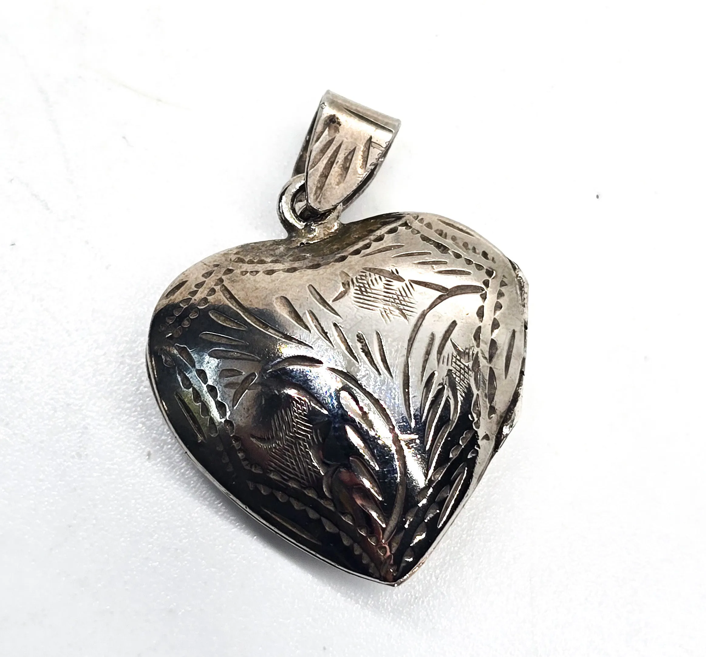 Etched Heart vintage locket sterling silver retro 1980's SD signed pendant