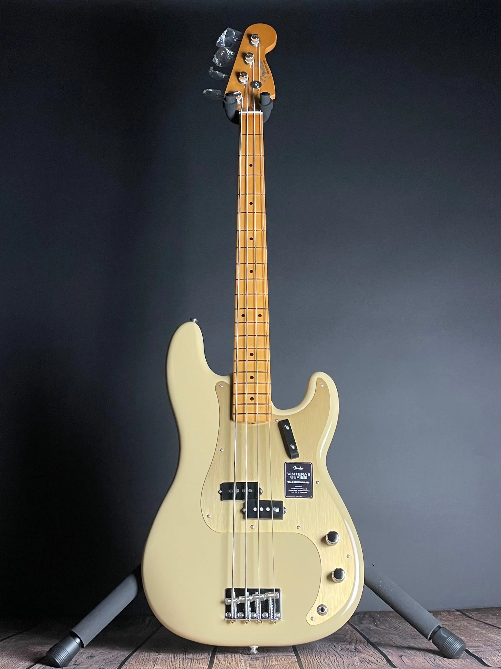 Fender Vintera II '50s Precision Bass, Maple Fingerboard- Desert Sand (MX23117308)