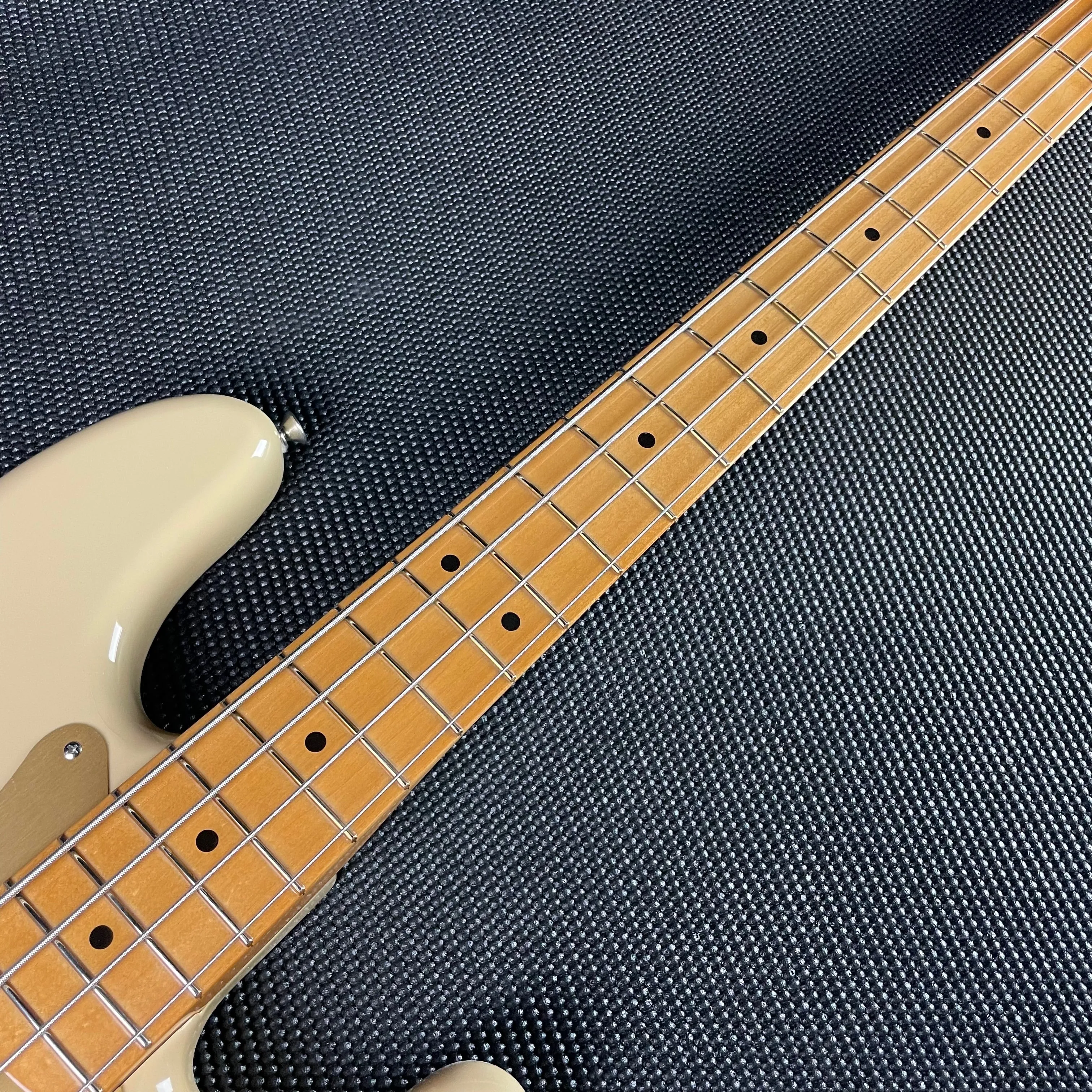 Fender Vintera II '50s Precision Bass, Maple Fingerboard- Desert Sand (MX23117308)
