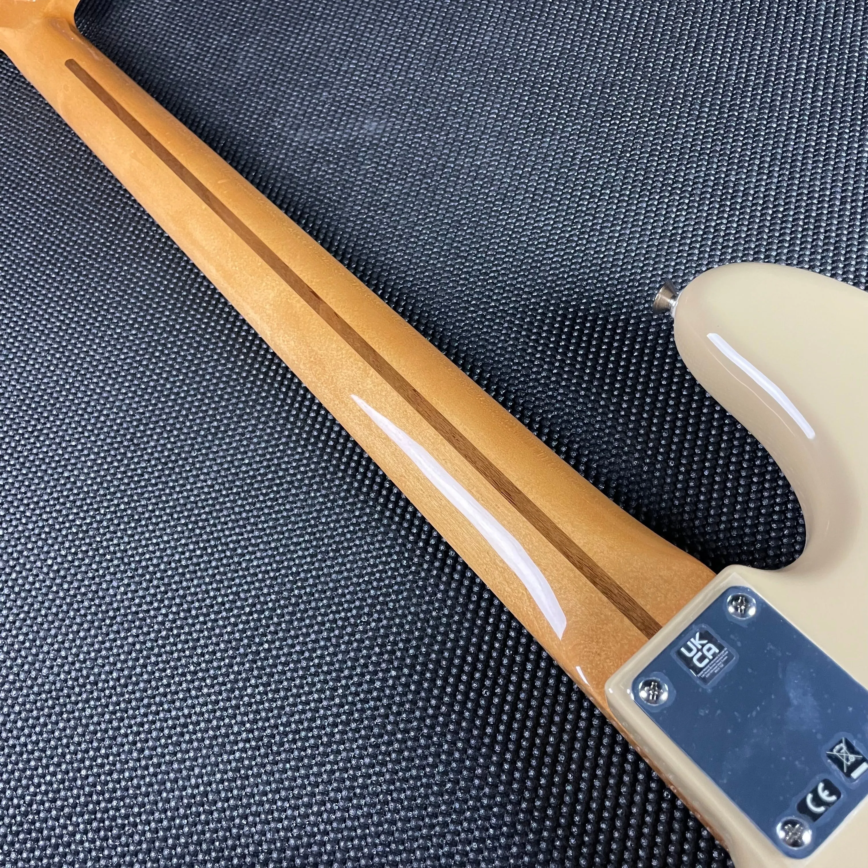 Fender Vintera II '50s Precision Bass, Maple Fingerboard- Desert Sand (MX23117308)