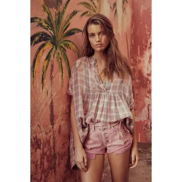 FREE PEOPLE x WE THE FREE Romeo Rolled Cut Off Denim Short in Mauve Swoon, 24