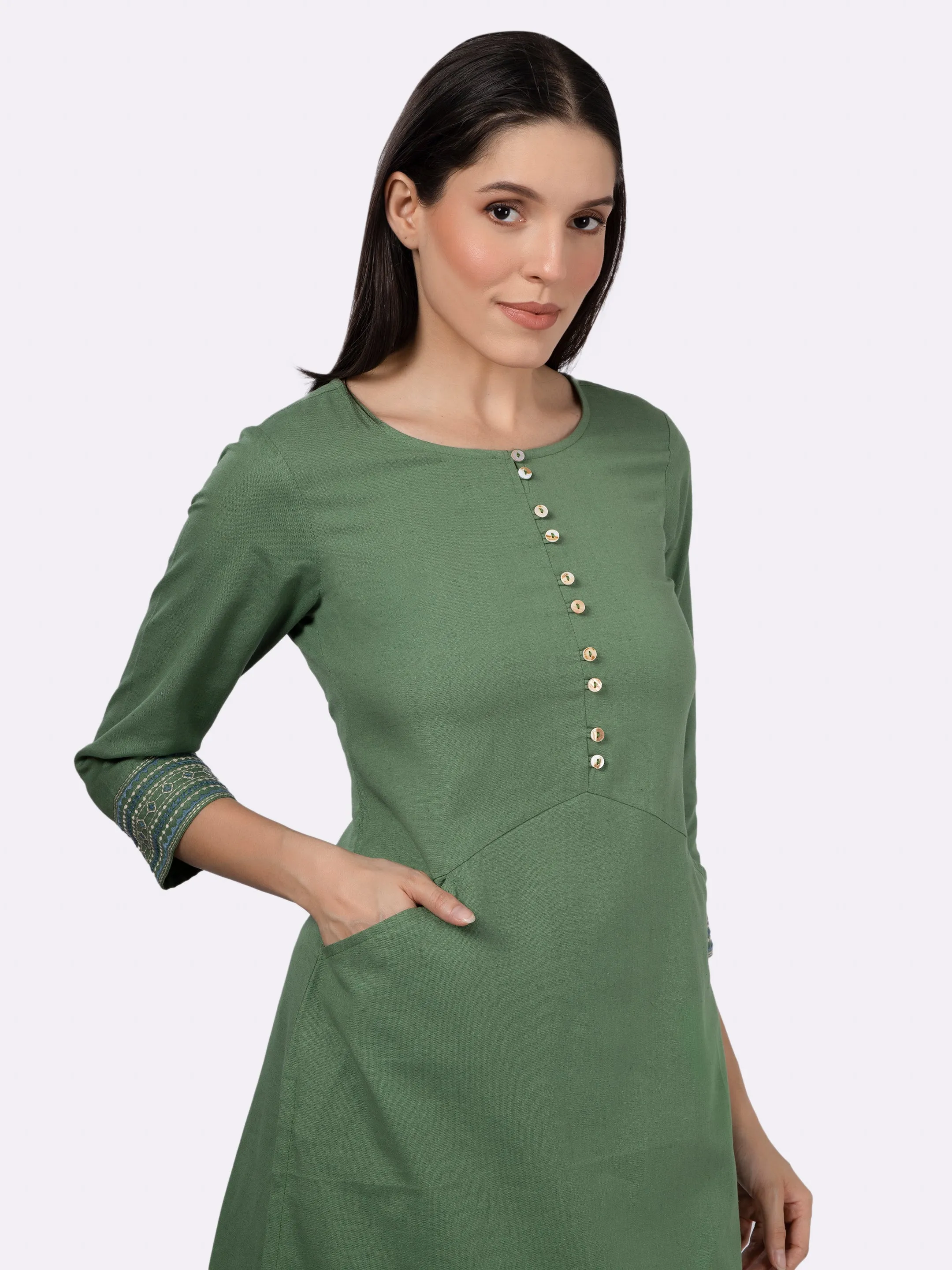 Green Solid Cotton Kurta with Pockets & Sleeve Embroidery
