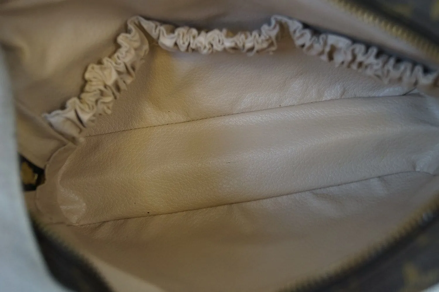 LOUIS VUITTON Monogram Trousse Toilette 23 Pouch