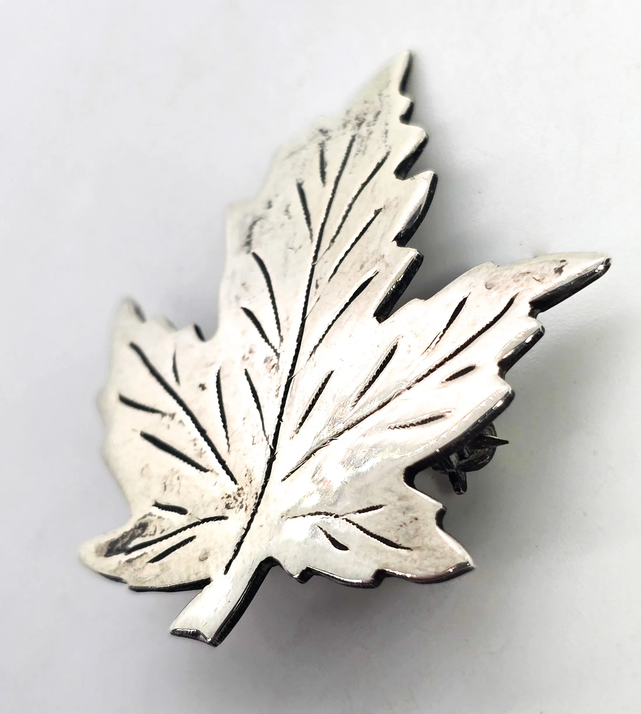 Maple Leaf vintage sterling silver Fall Brooch pin 1977