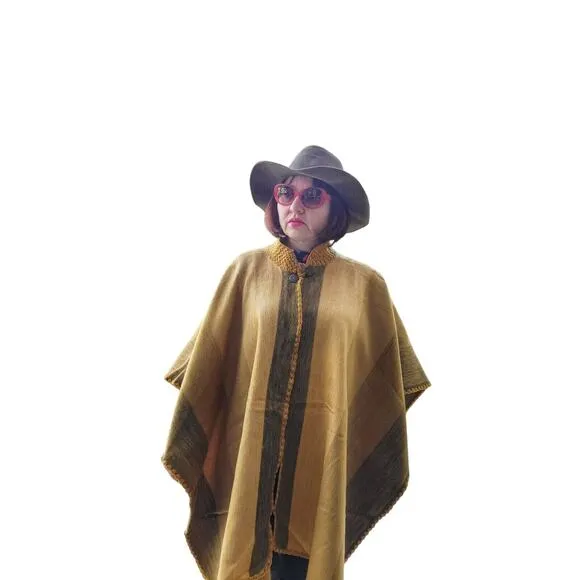 New Baby Alpaca wool unisex Yellow cape hand made in the Andes