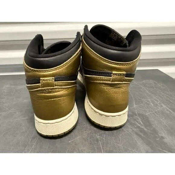 Nike Air Jordan 1 Retro High OG Youth Size 6.5Y Black Metallic Gold FD1437-071
