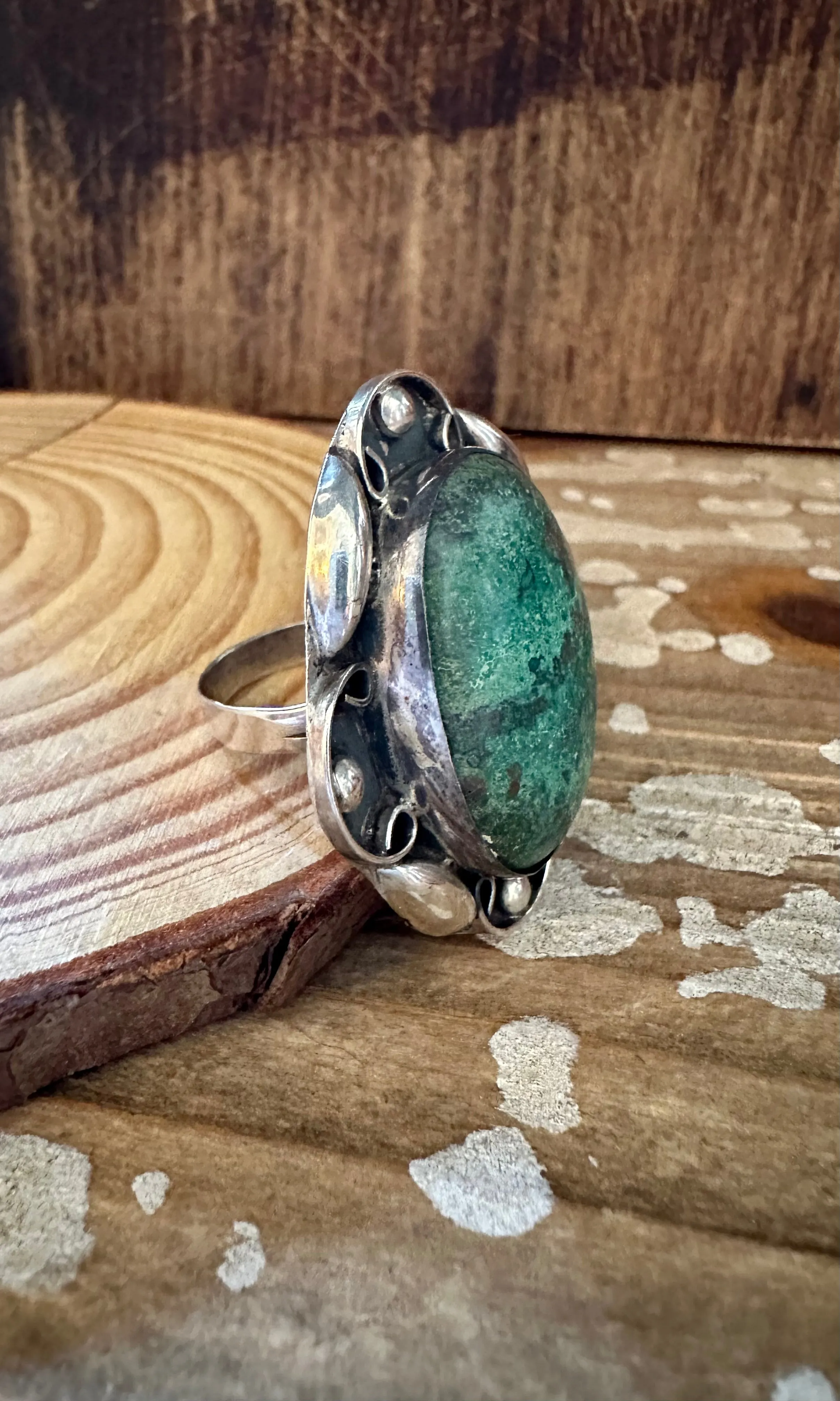 ORNATE VINTAGE BEAUTY Silver & Turquoise Ring Size • Size 6 1/4