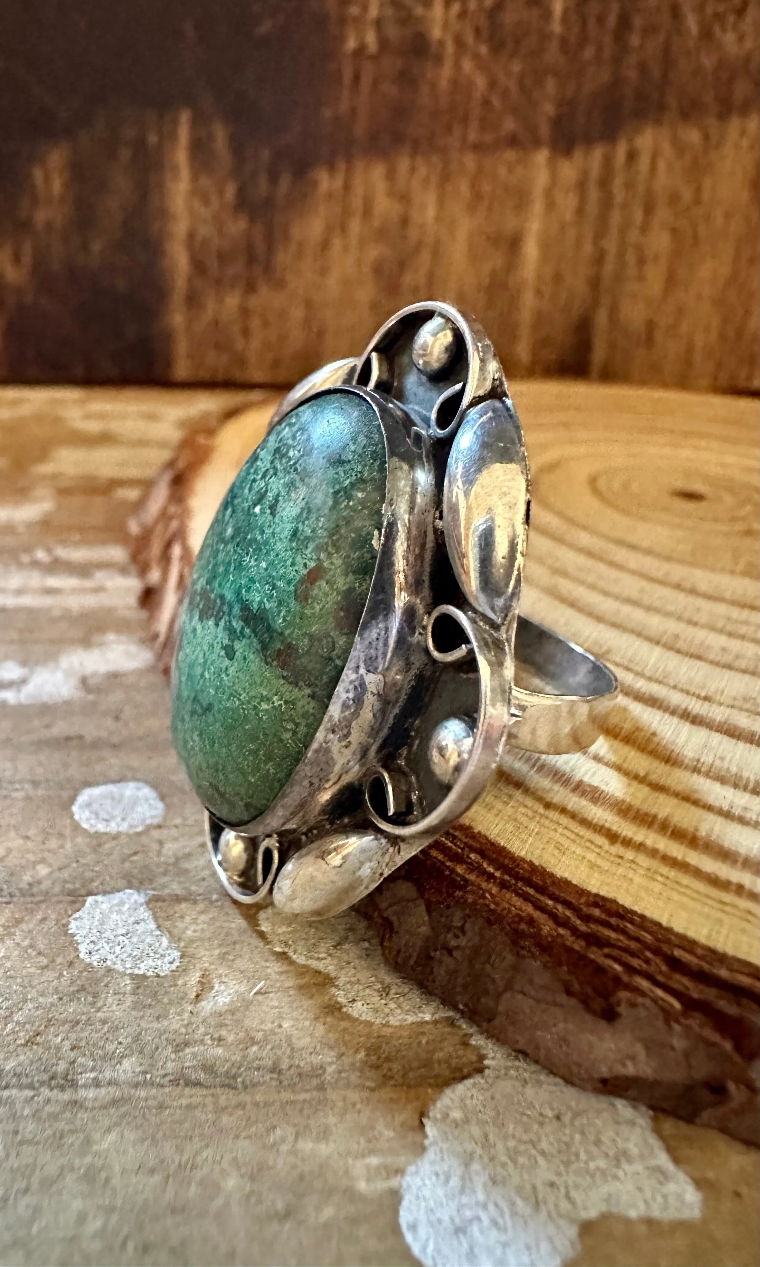ORNATE VINTAGE BEAUTY Silver & Turquoise Ring Size • Size 6 1/4