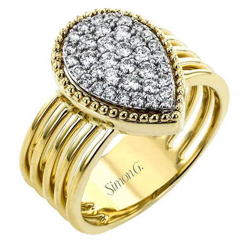 Right Hand Ring in 18k Gold with Diamonds