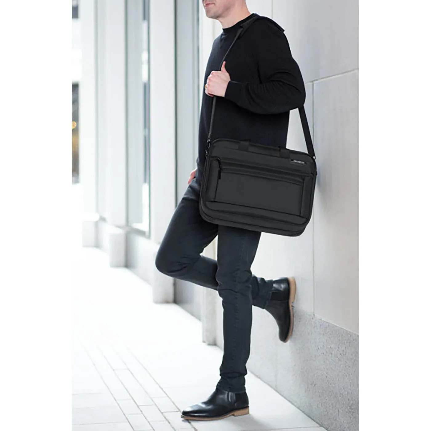 Samsonite - Classic Business Perfect Fit Two Gusset Computer Portfolio