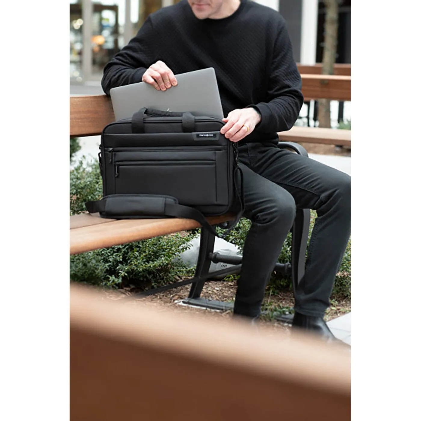 Samsonite - Classic Business Perfect Fit Two Gusset Computer Portfolio