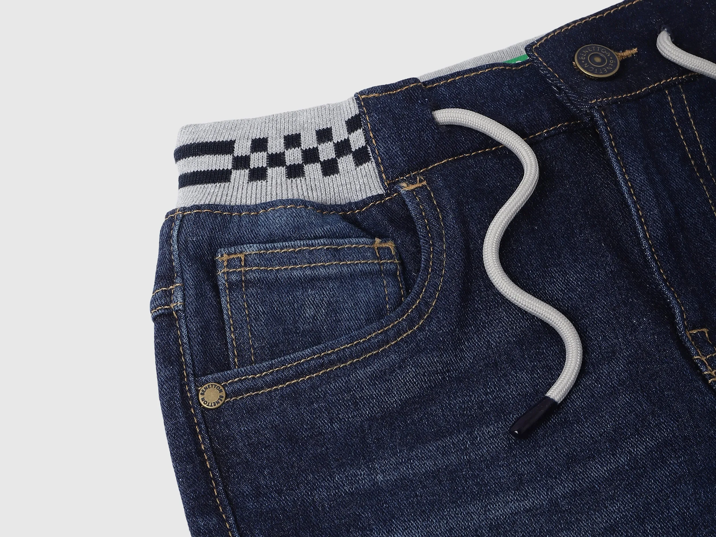 Solid Regular Fit Jeans
