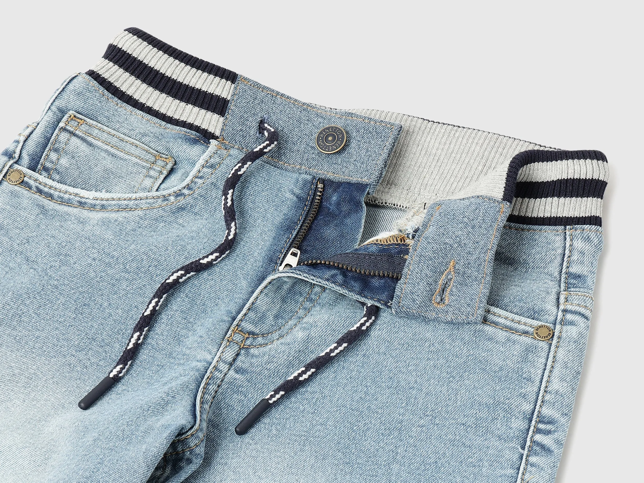 Solid Regular Fit Jeans