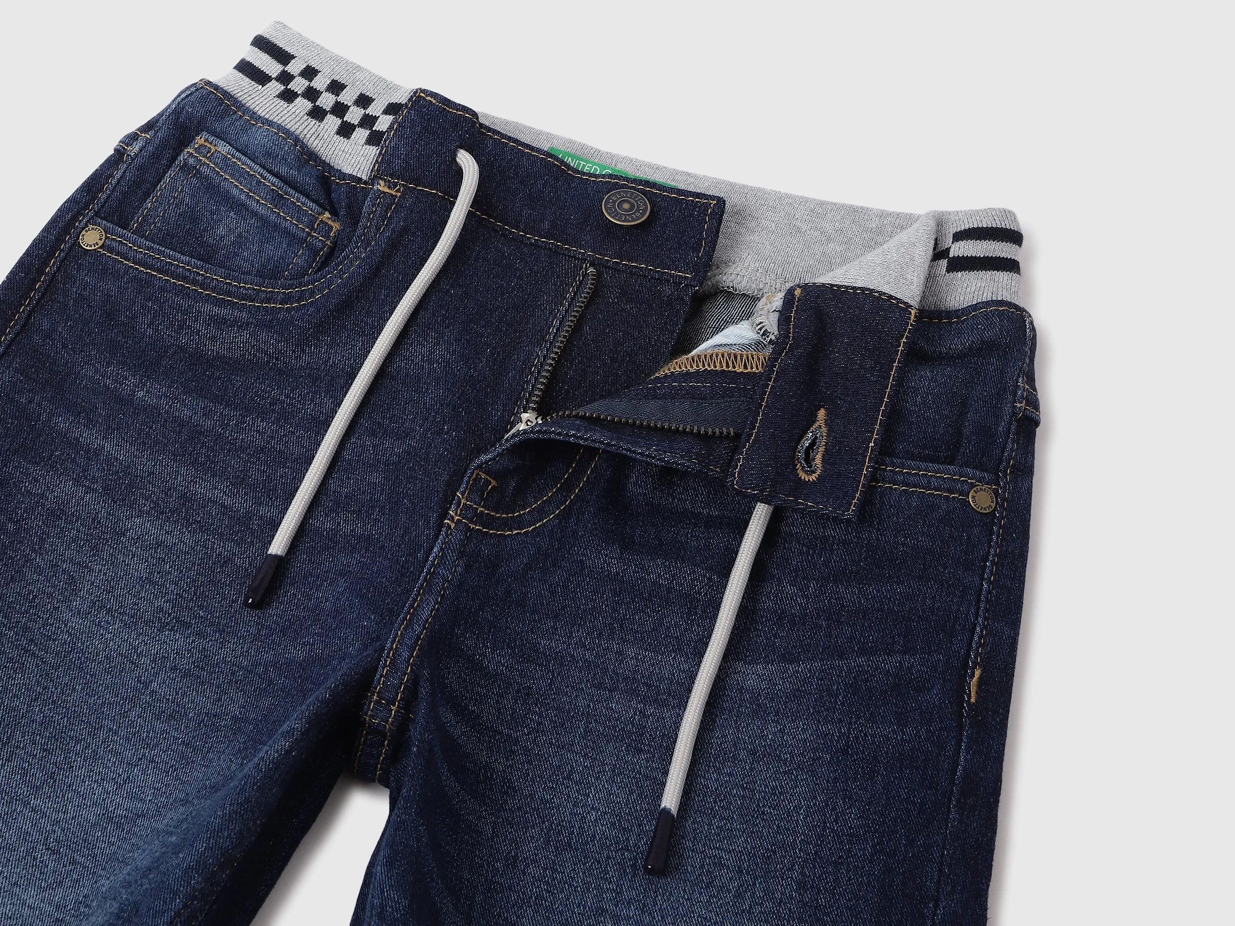 Solid Regular Fit Jeans