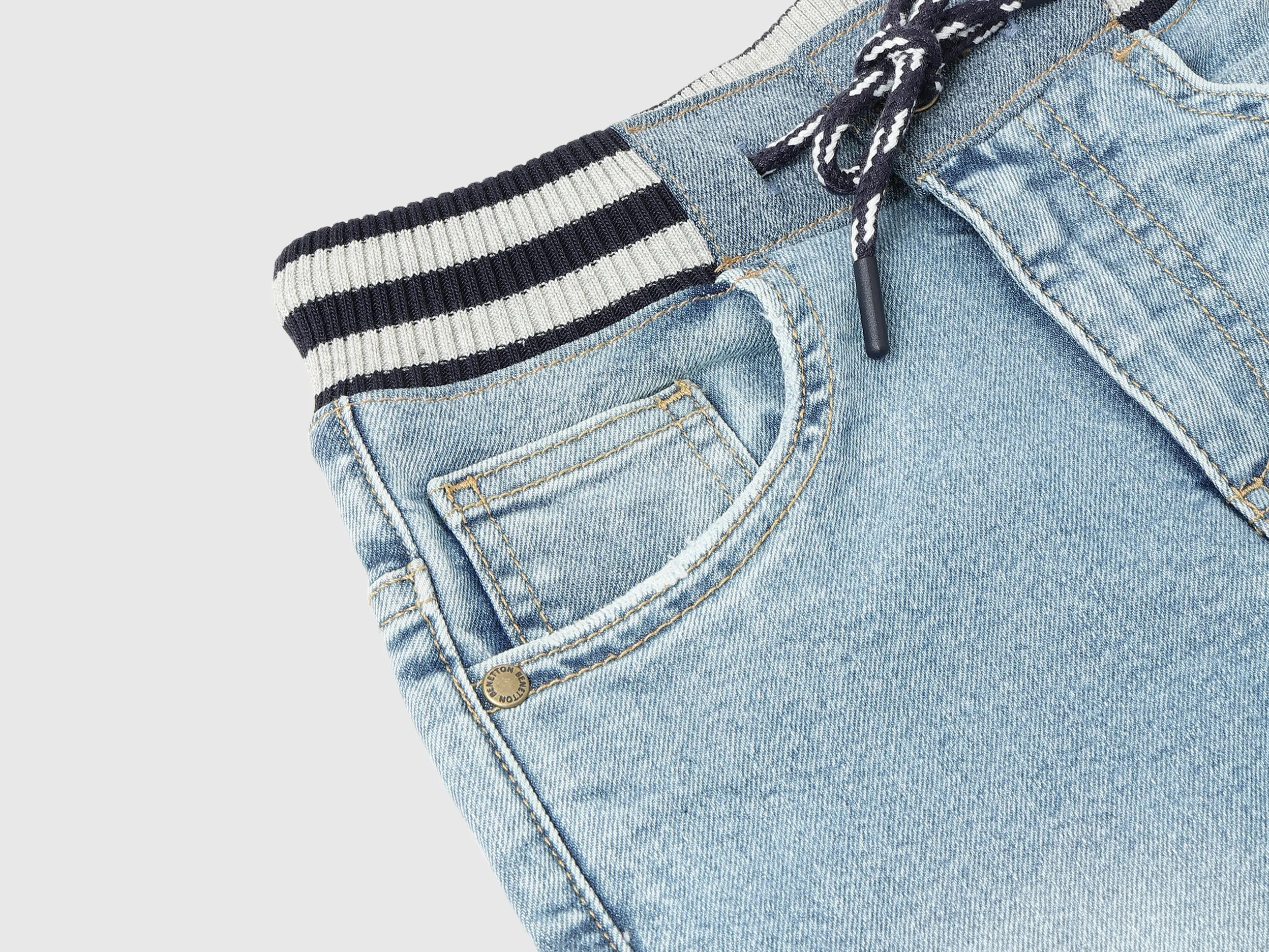 Solid Regular Fit Jeans