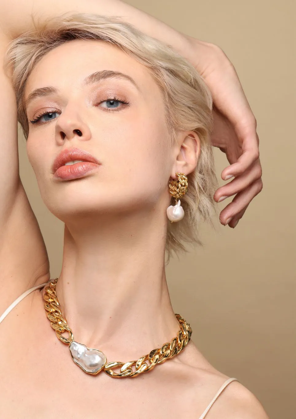 STATEMENT WAVE CHAIN NECKLACE WITH CULTURED PEARL