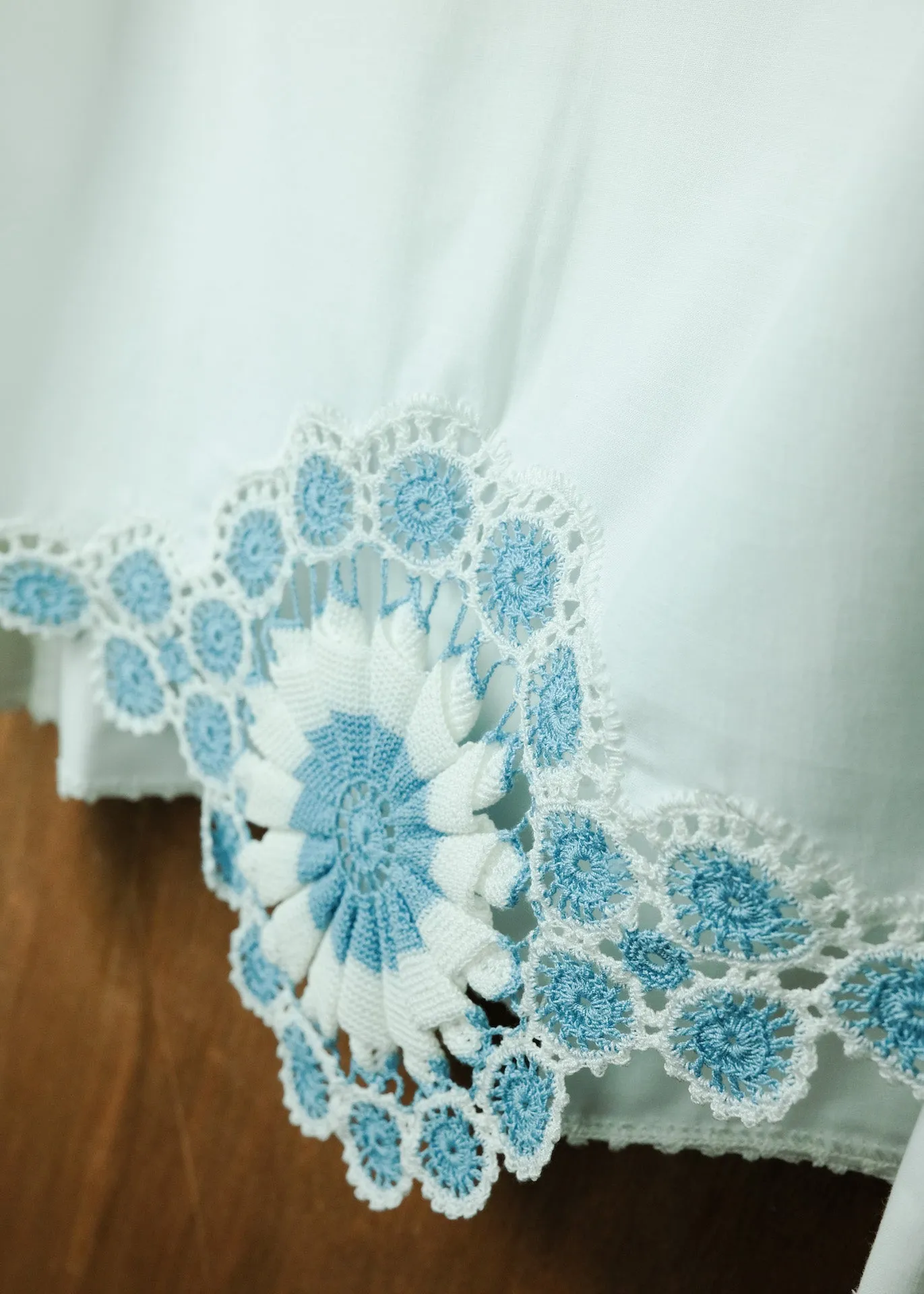 The Blue Crochet shirt - M