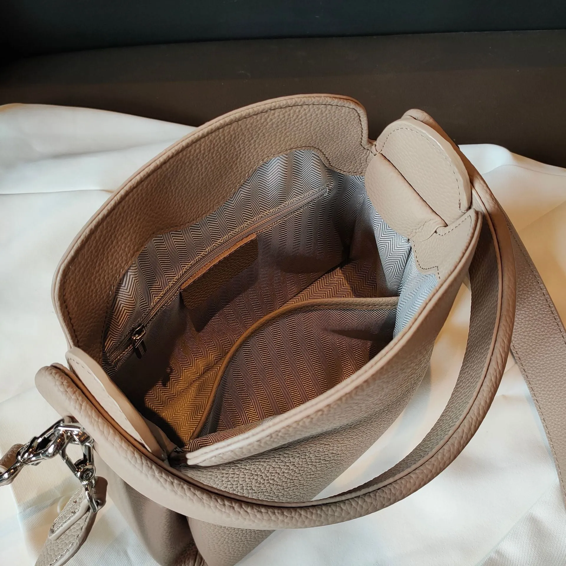 Top Layer Cowhide Genuine Leather Handbag with Shoulder/Crossbody Strap